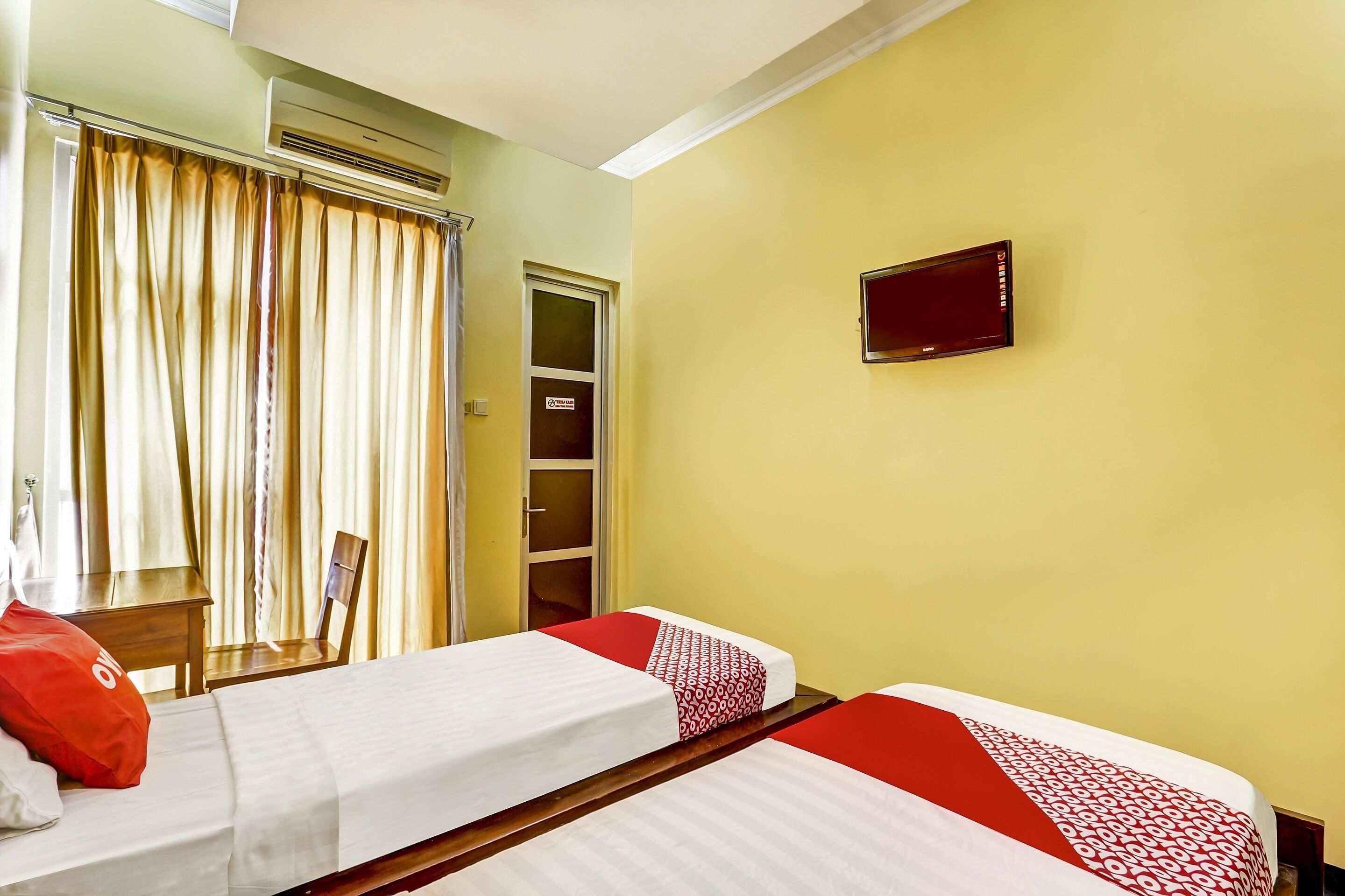 Super OYO 91036 Hotel Simpang Lima Gkpri