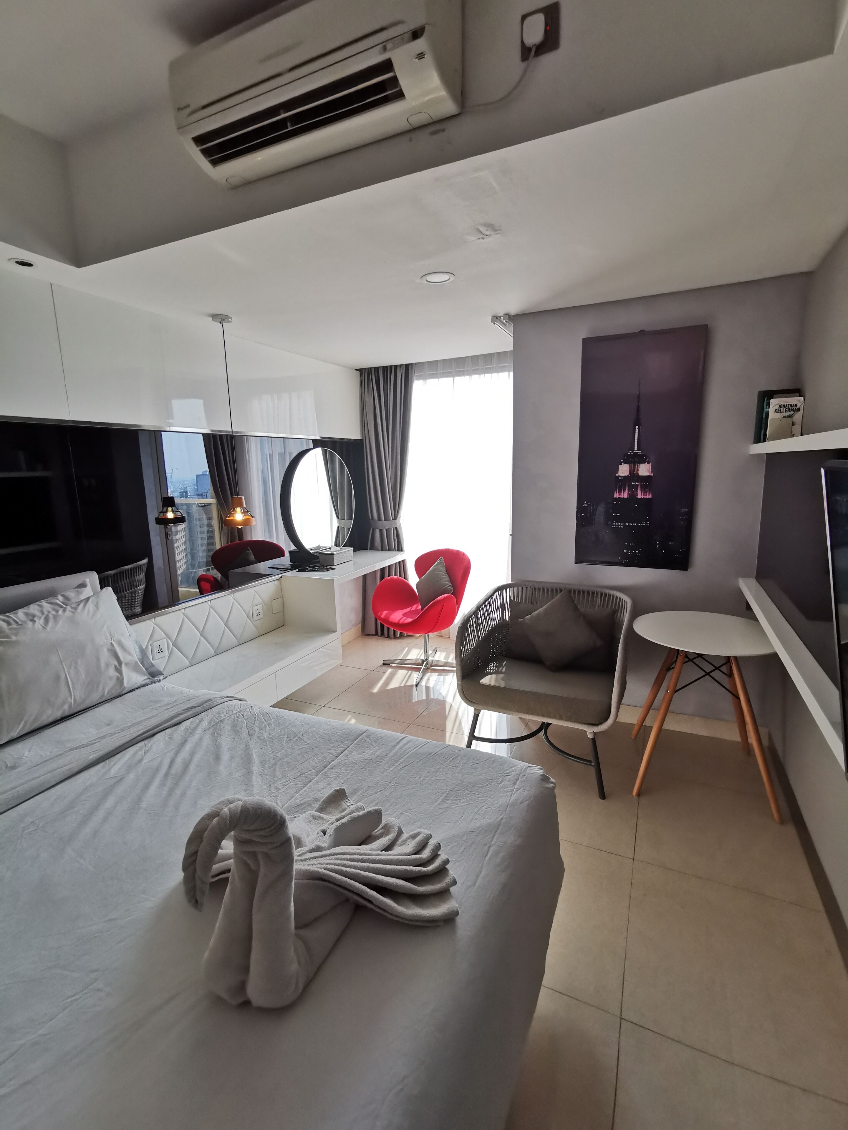 Warhol Residence at Louis Kienne Semarang Simpang Lima