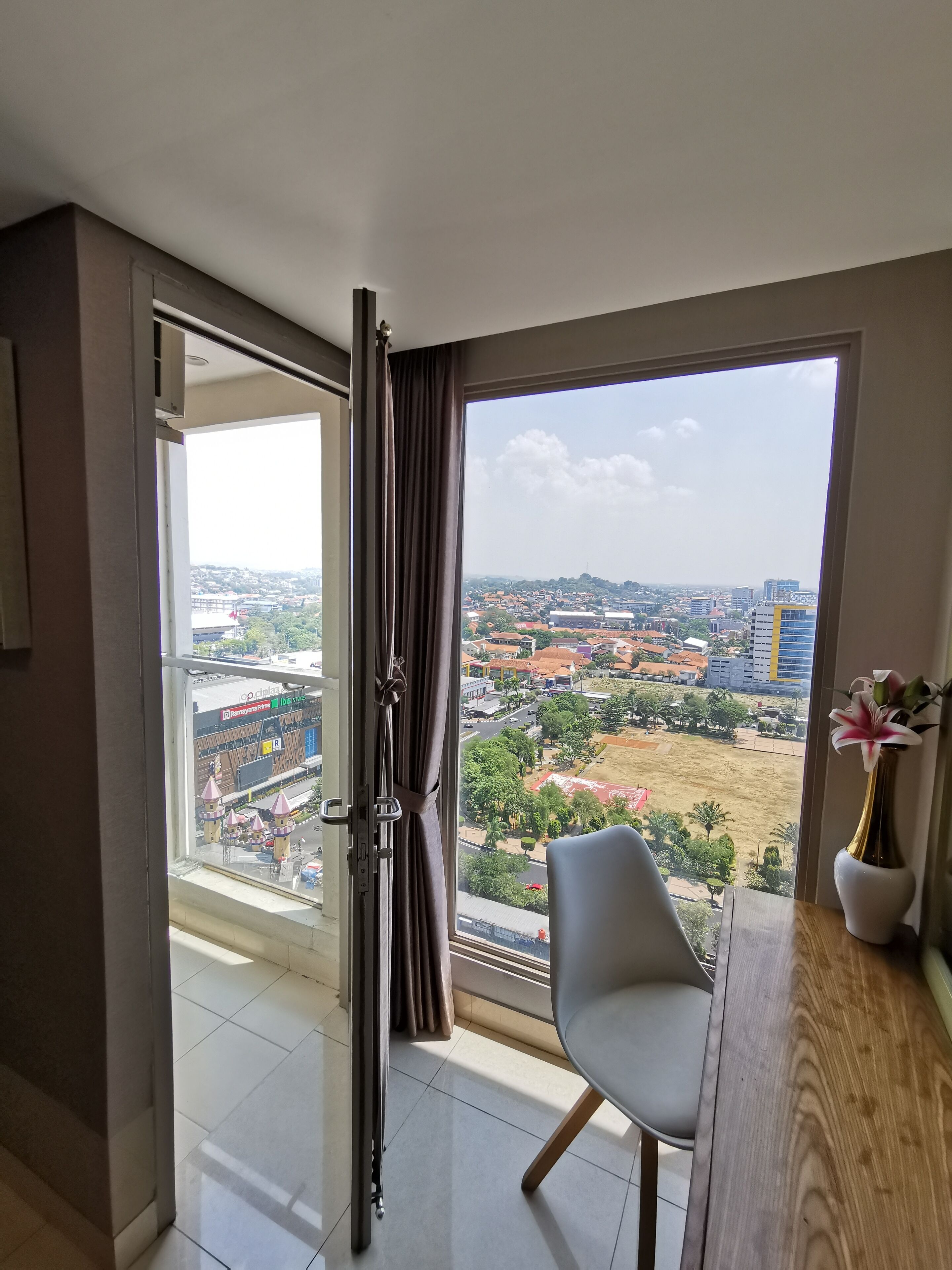 Warhol Residence at Louis Kienne Semarang Simpang Lima