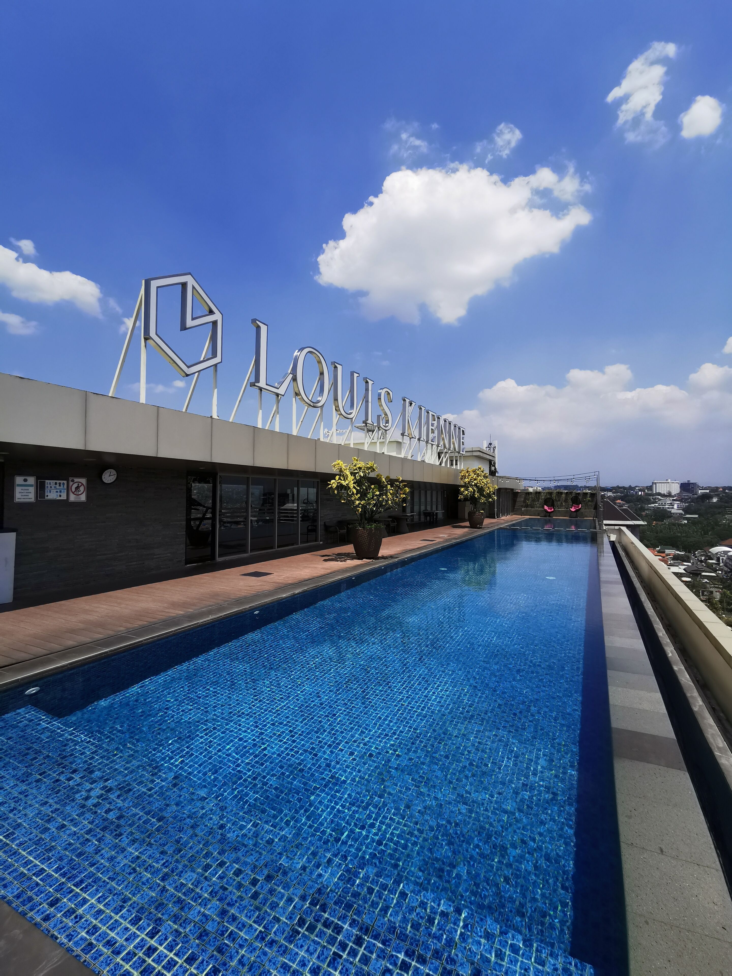 Warhol Residence at Louis Kienne Semarang Simpang Lima