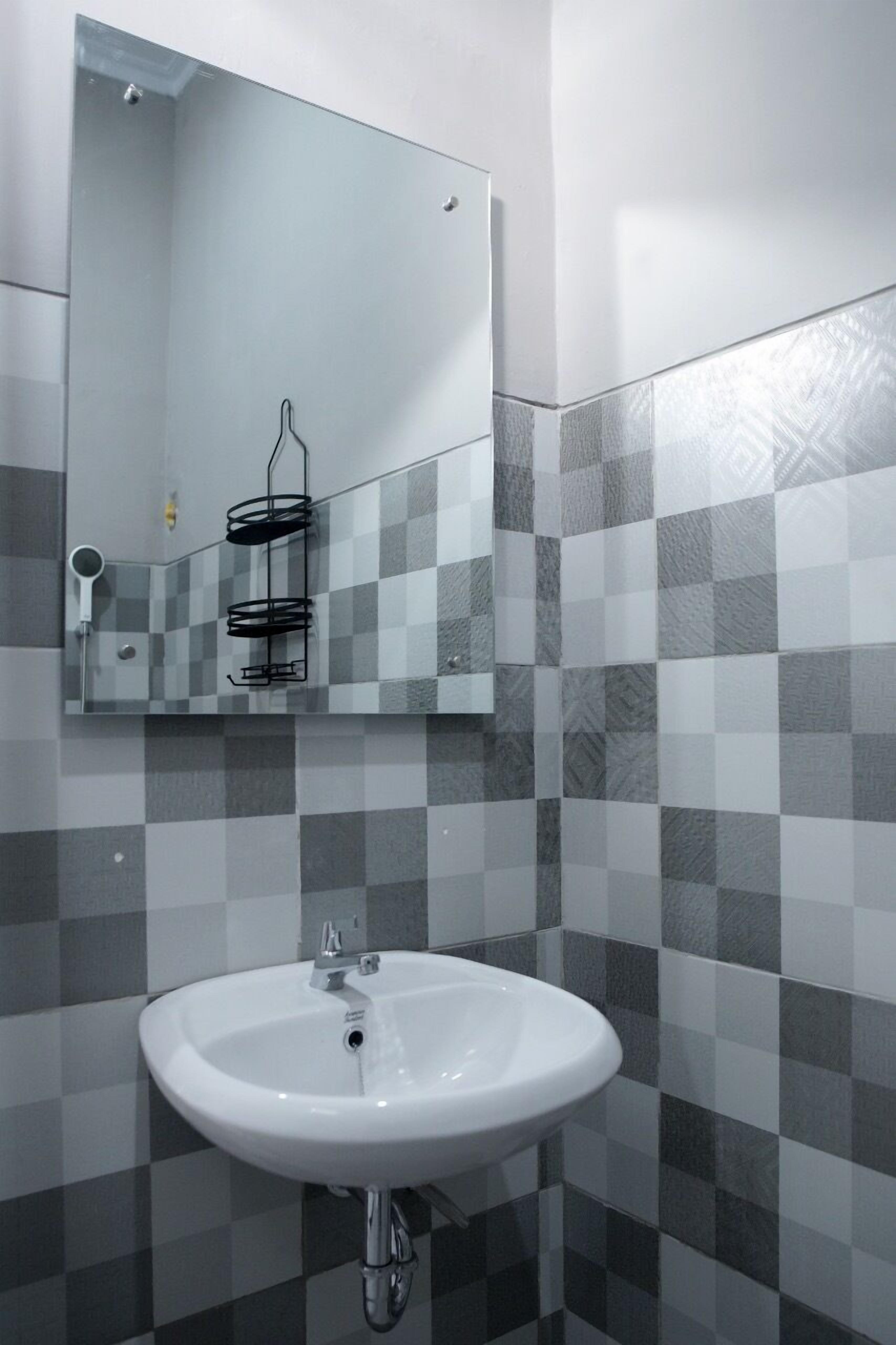 Djuragan Kamar Nogotirto