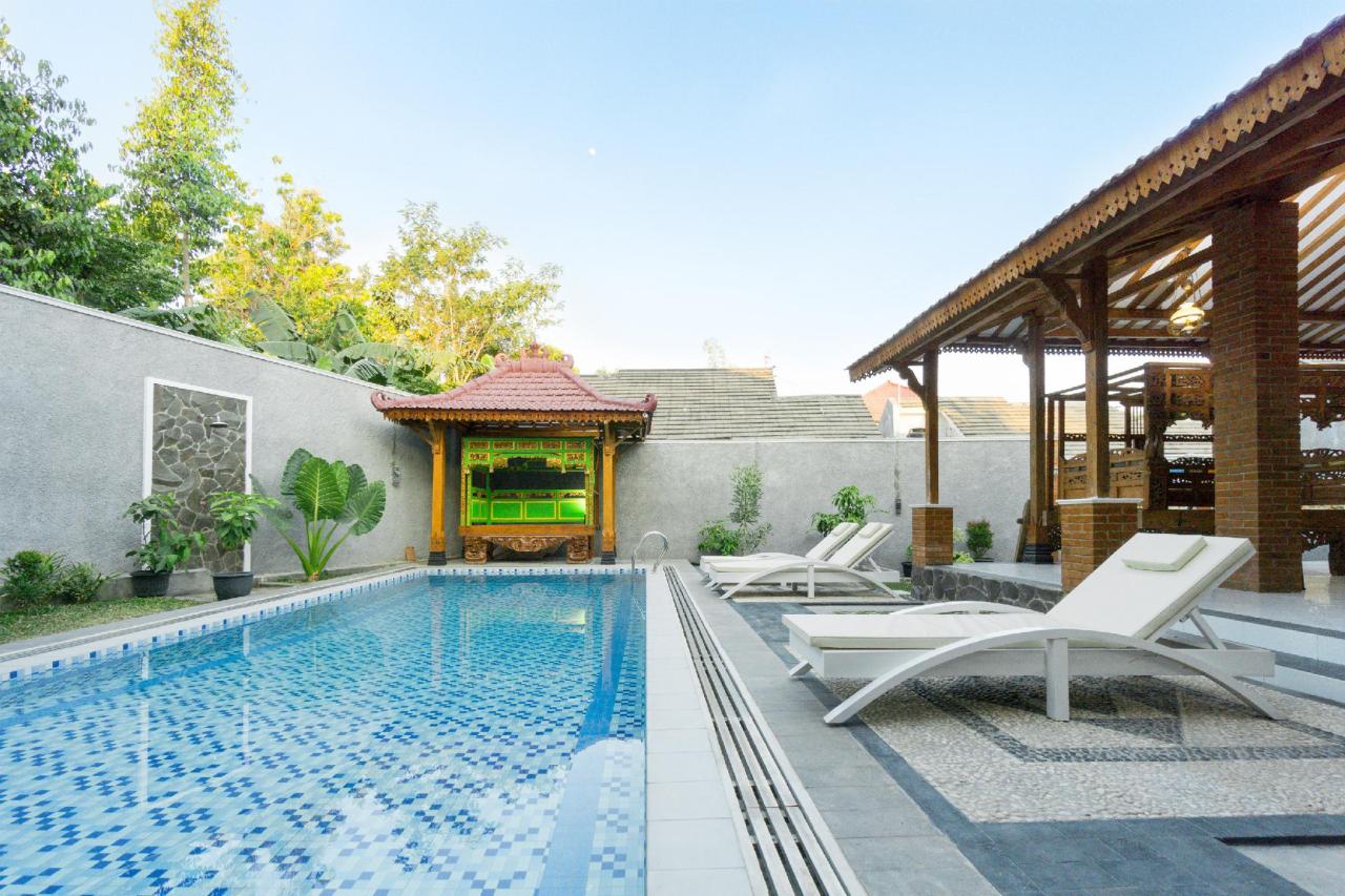 Ndalem Sidoarum Syariah by OYO Rooms