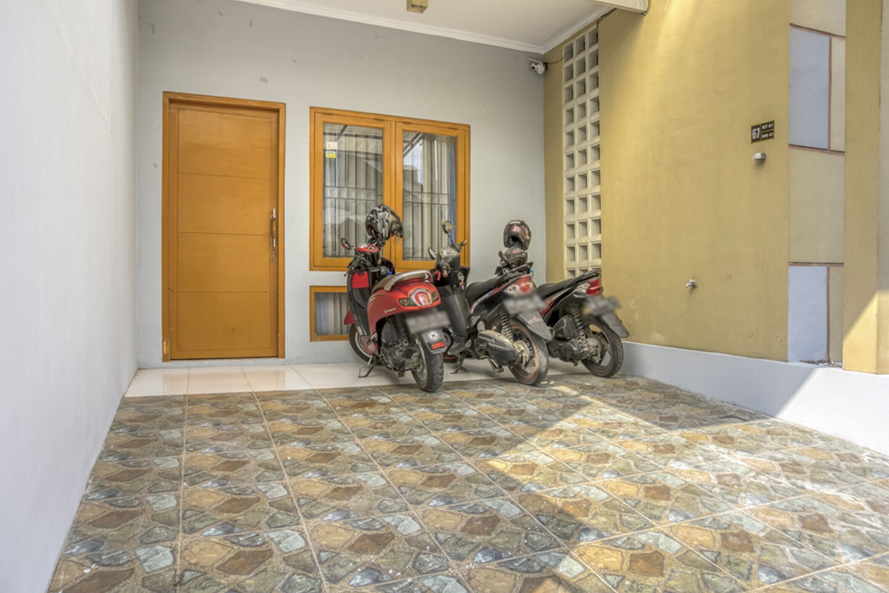 RedDoorz Syariah Near Tugu Gentan Jakal