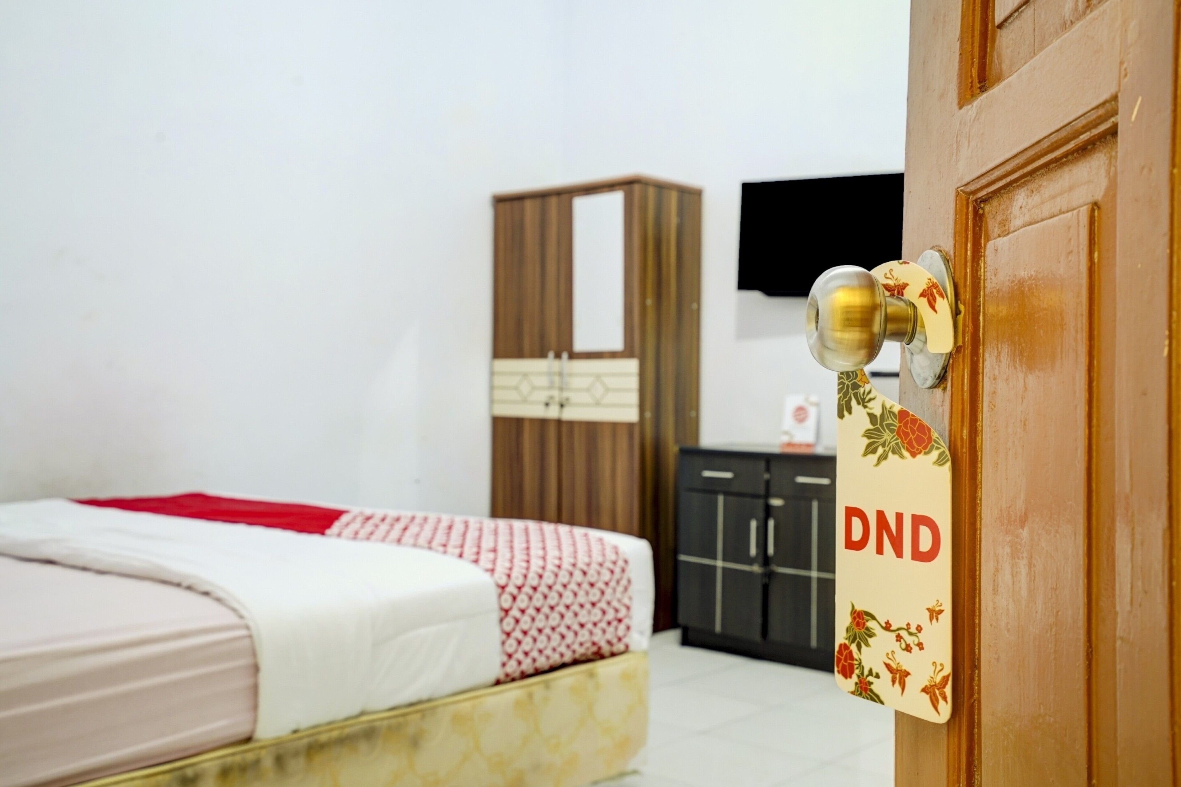 Diamond Hotel by OYO