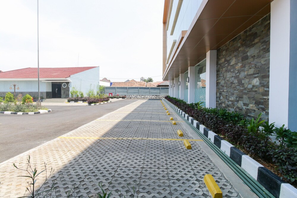 Hotel Nalendra Plaza Subang by Airy Rooms