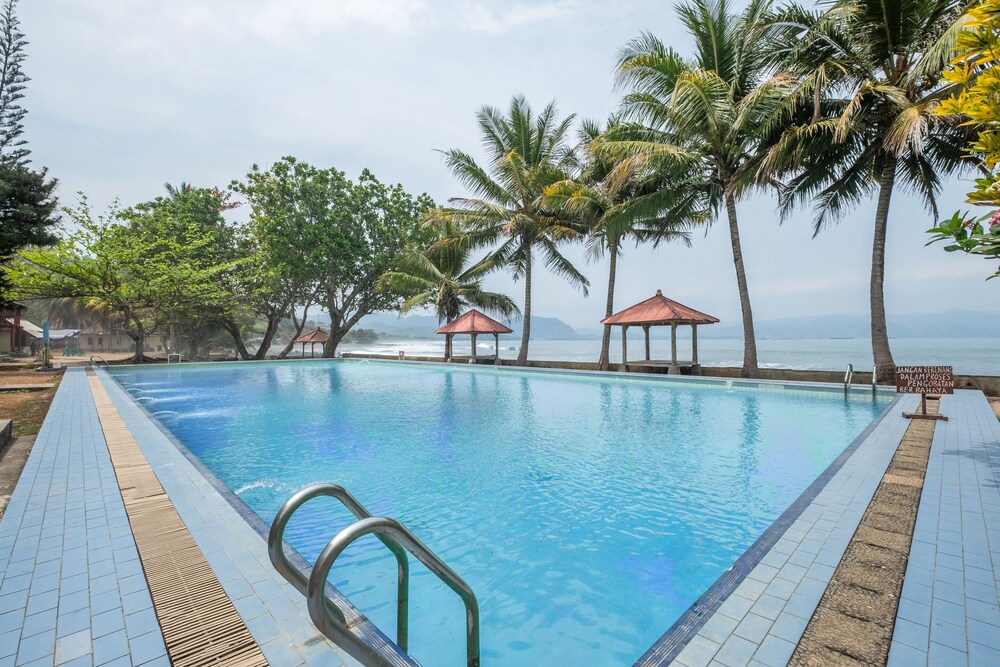 OYO 951 Cempaka Ratu Beach Resort