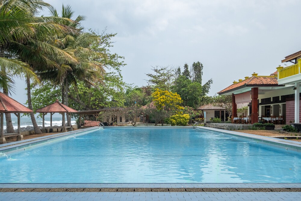 OYO 951 Cempaka Ratu Beach Resort