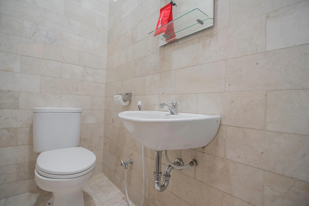 Daun Hijau Hotel by Reddoorz