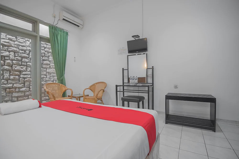 Daun Hijau Hotel by Reddoorz