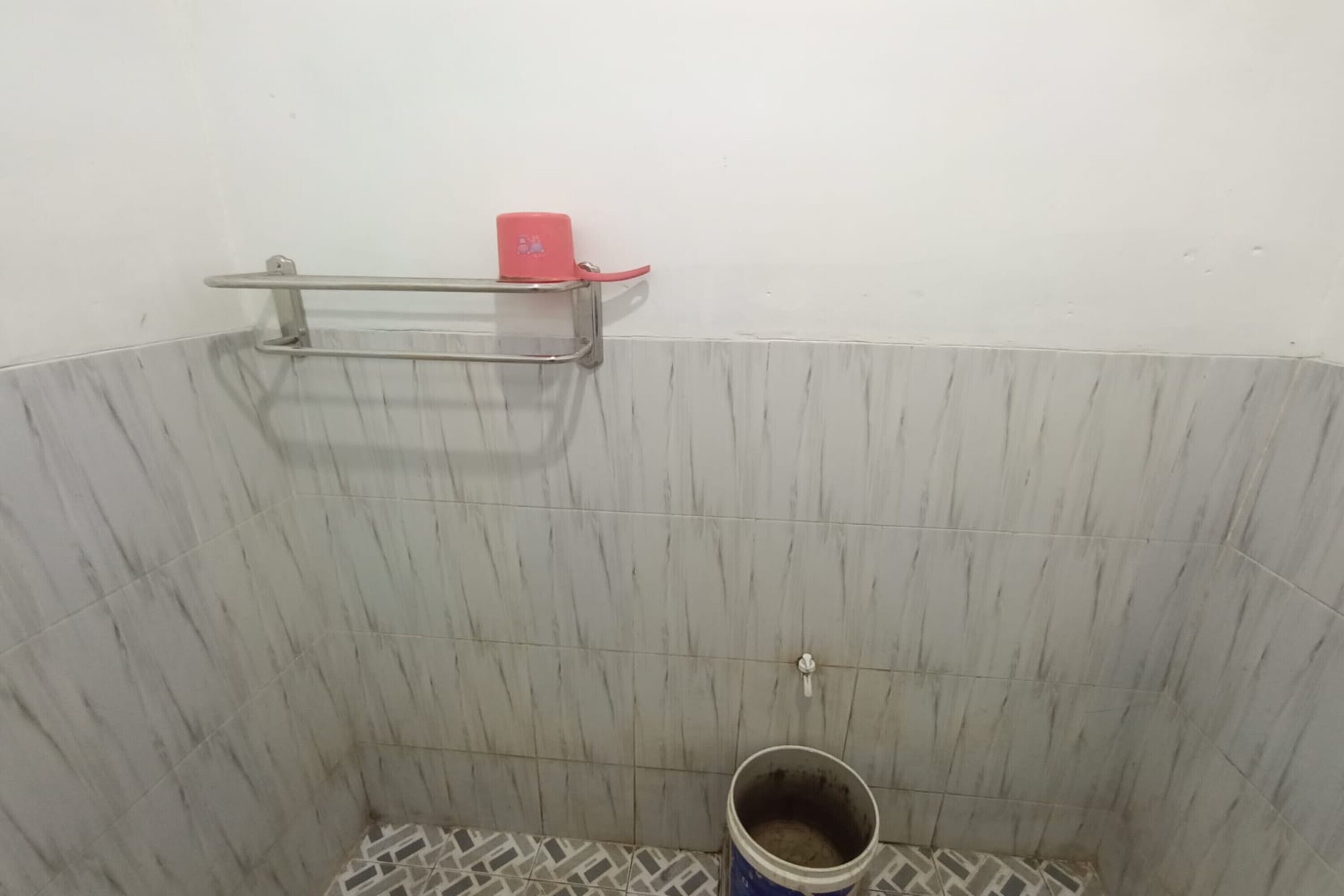 Spot On 93385 Penginapan Hj Lilis 2 Syariah