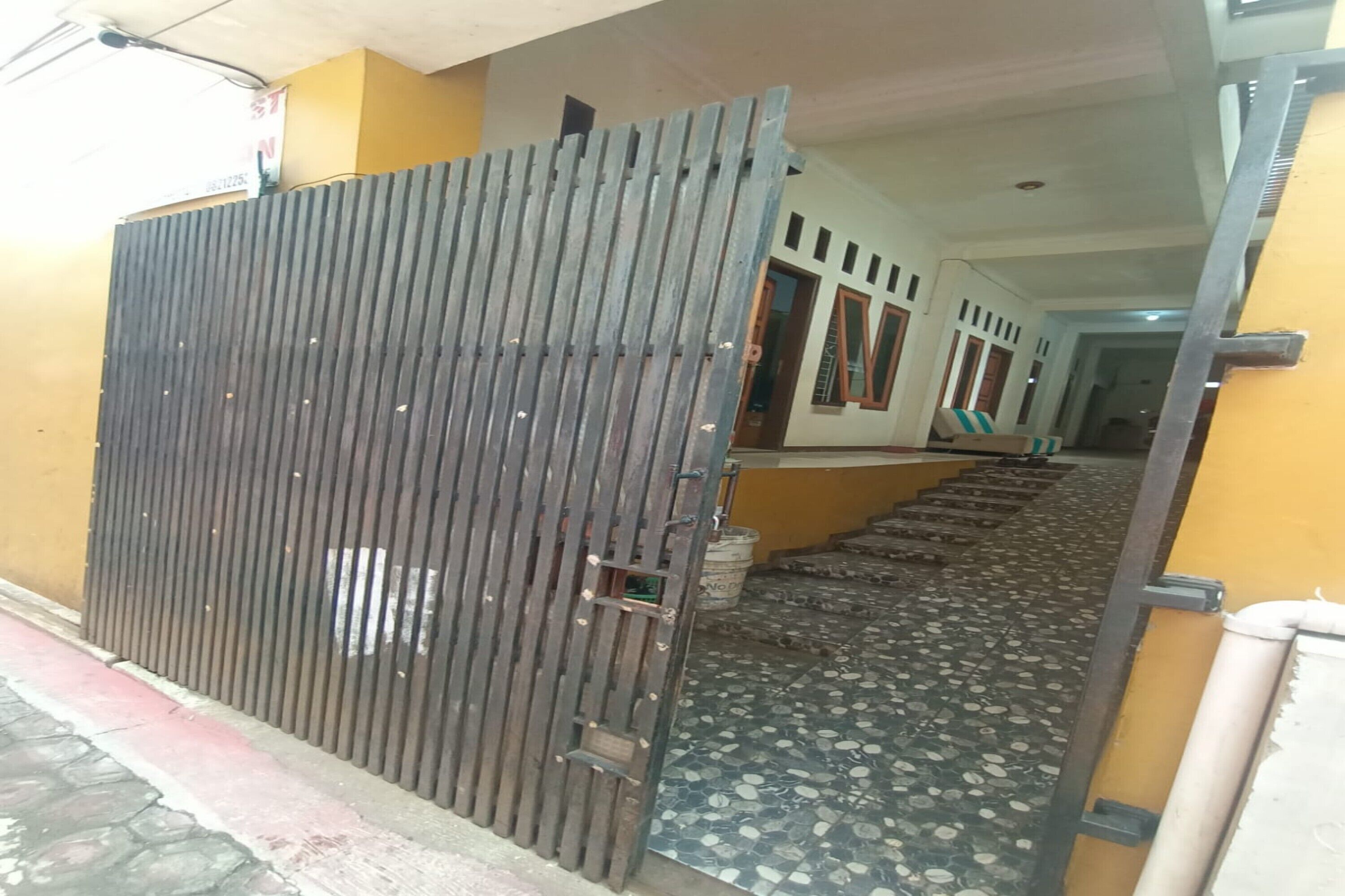 Spot On 93385 Penginapan Hj Lilis 2 Syariah