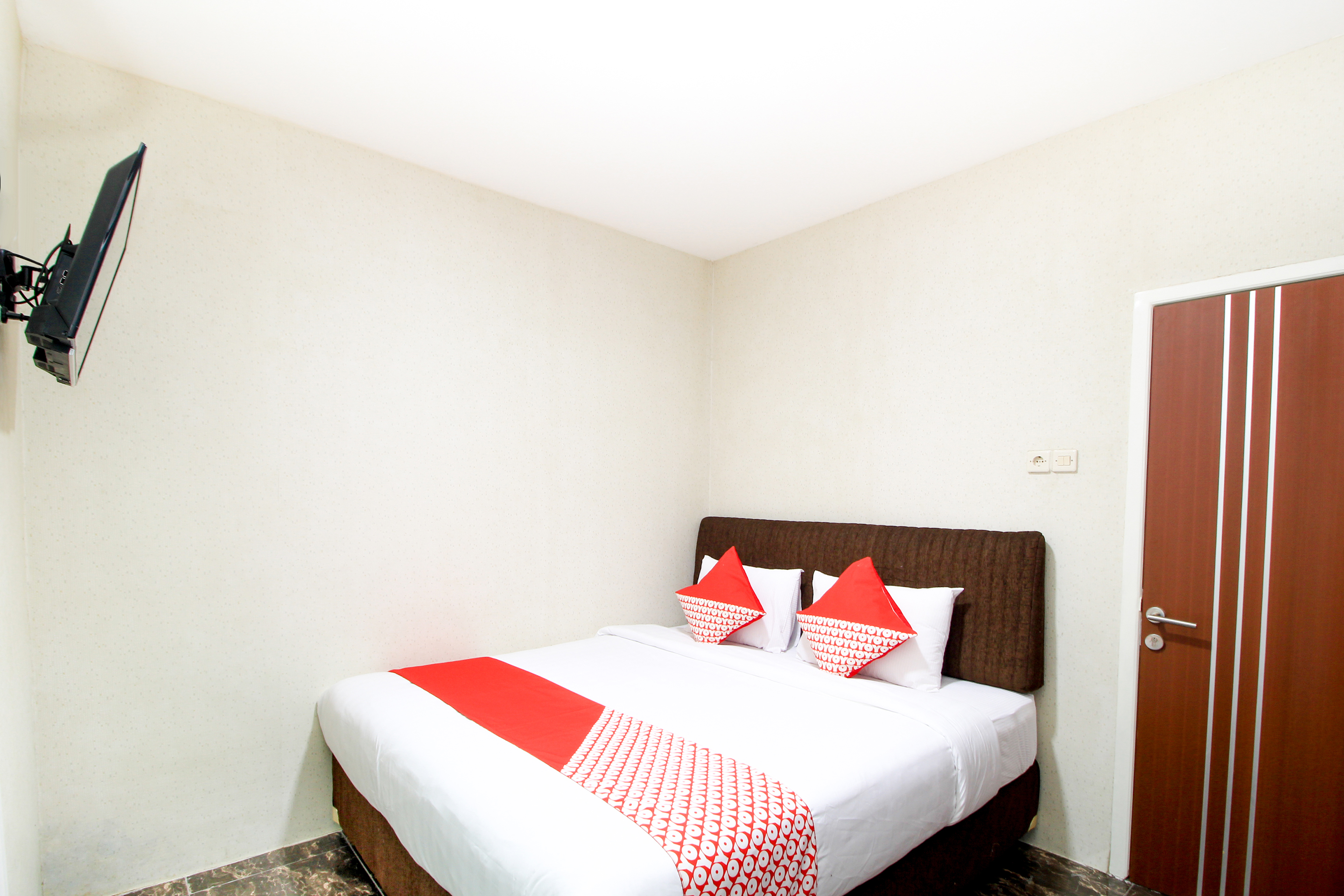 A1 Hotel By OYO Rooms