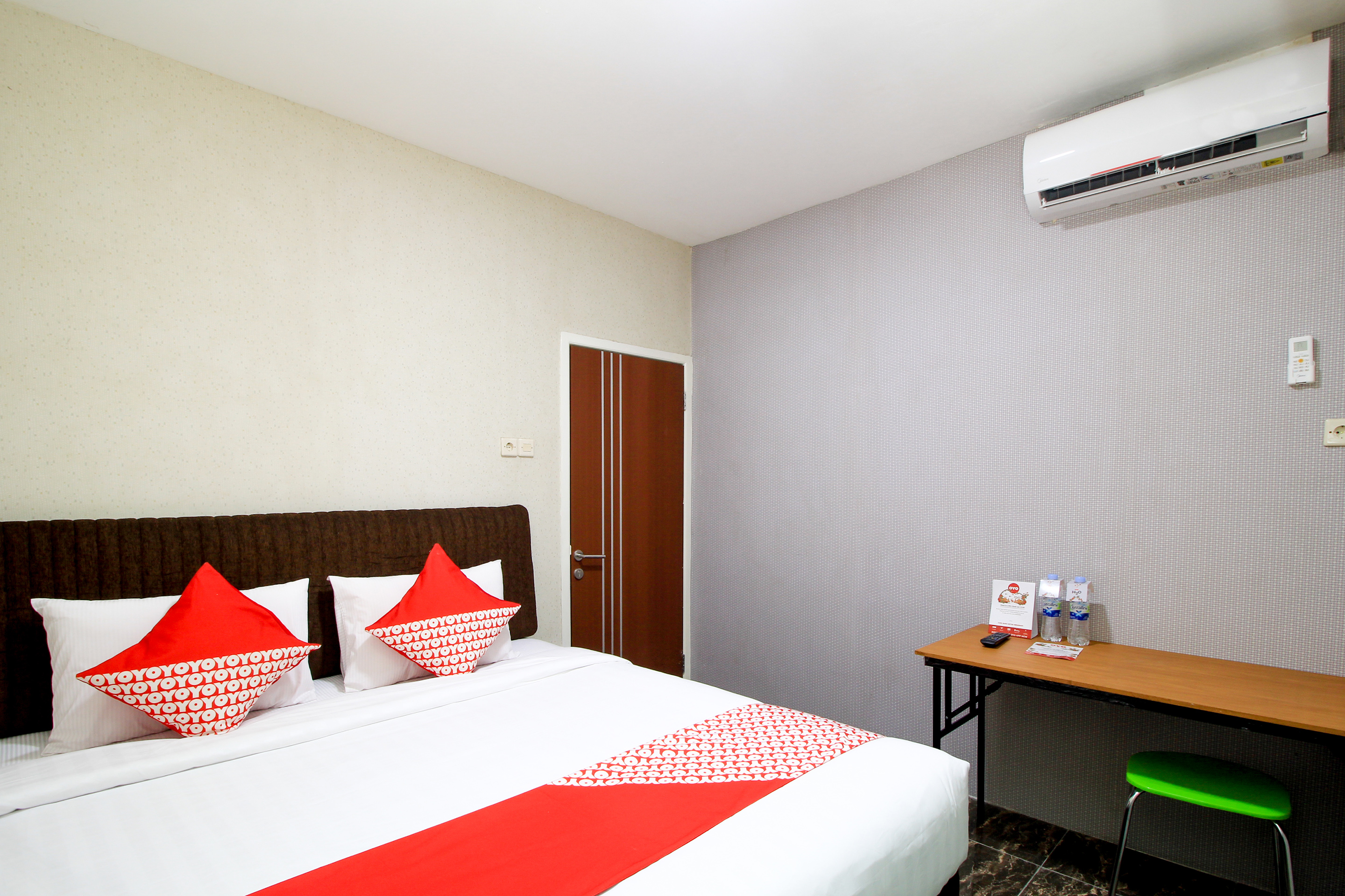 A1 Hotel By OYO Rooms
