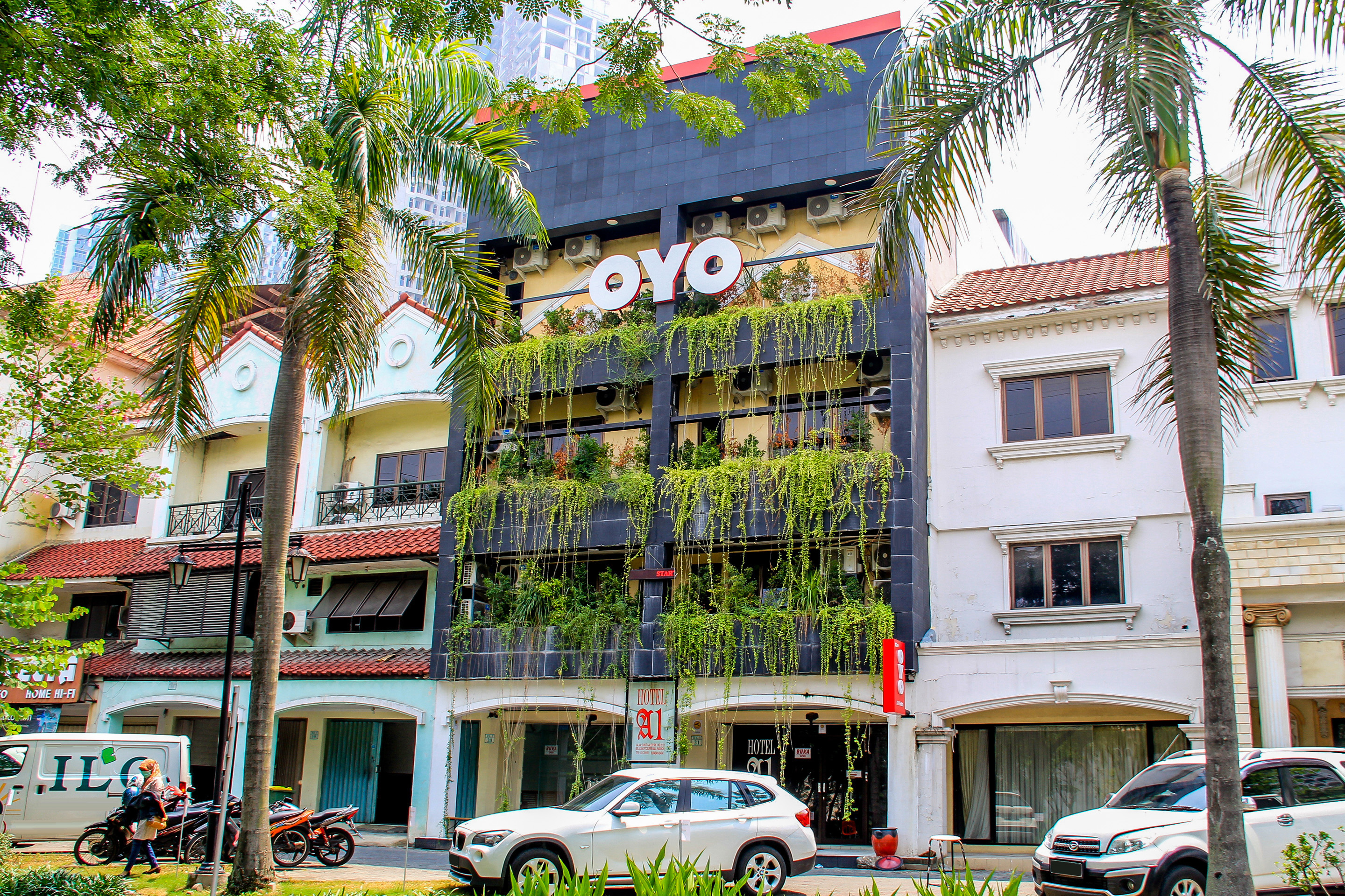 A1 Hotel By OYO Rooms