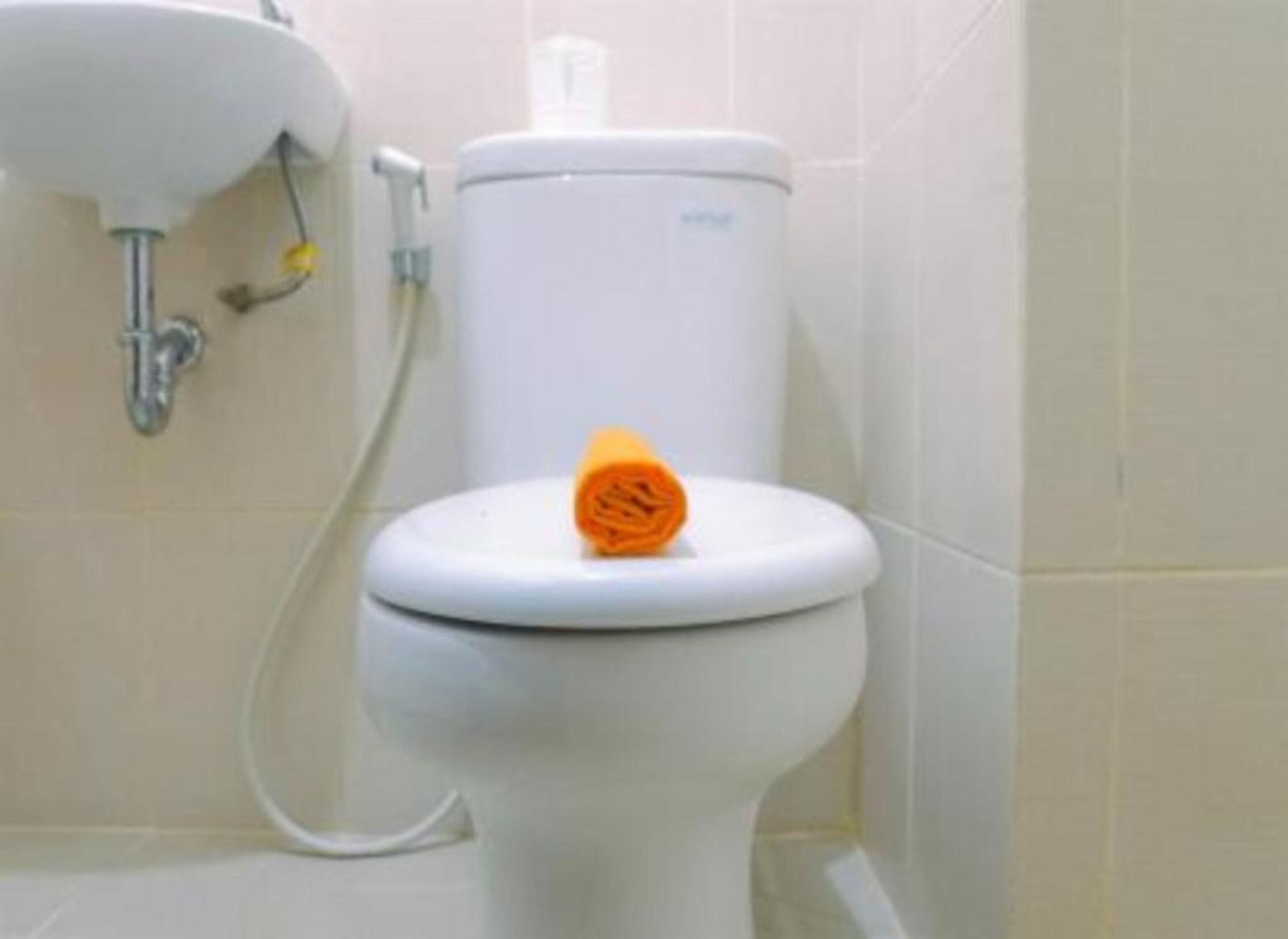 Bale Hinggil by Prafi