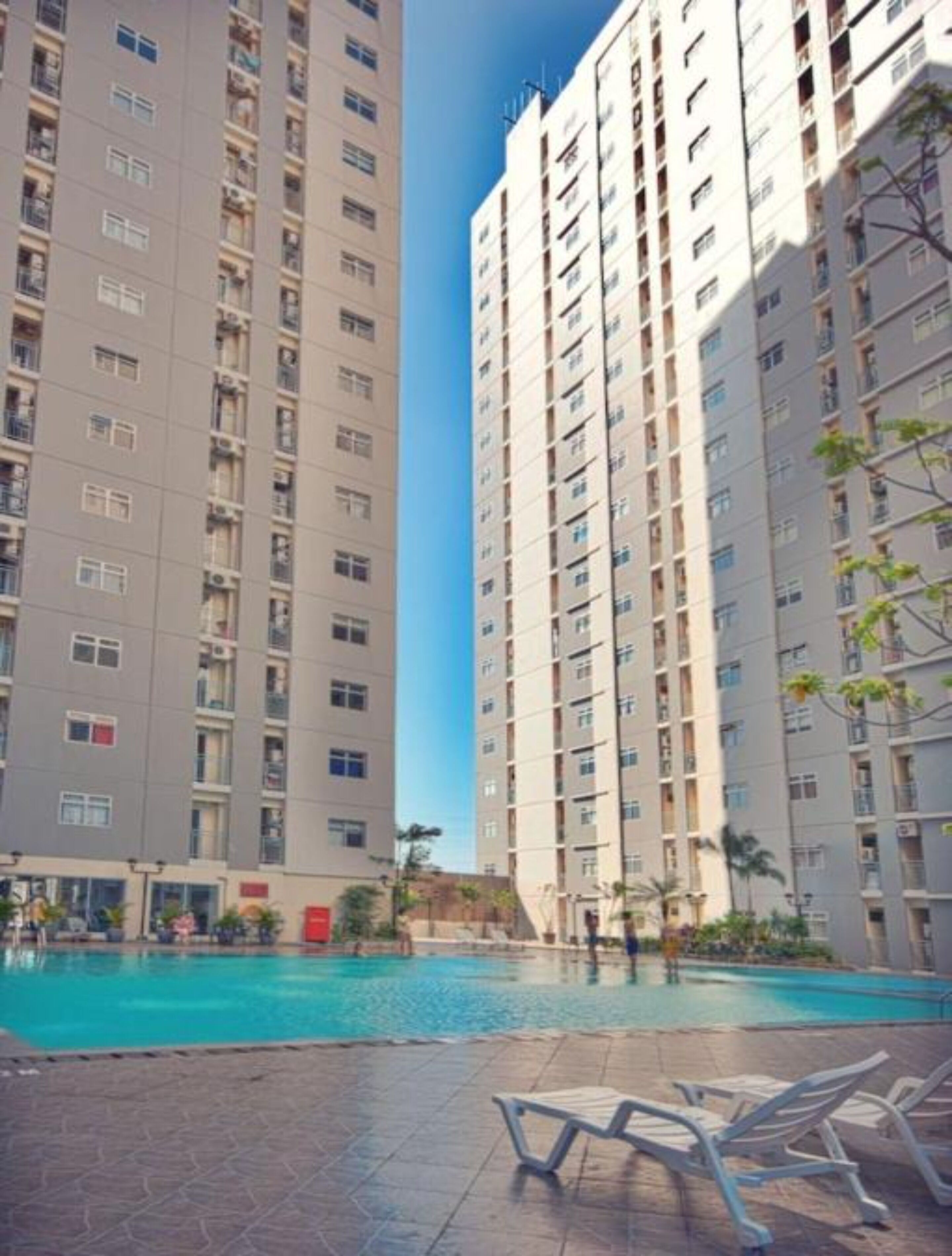 Bale Hinggil by Prafi