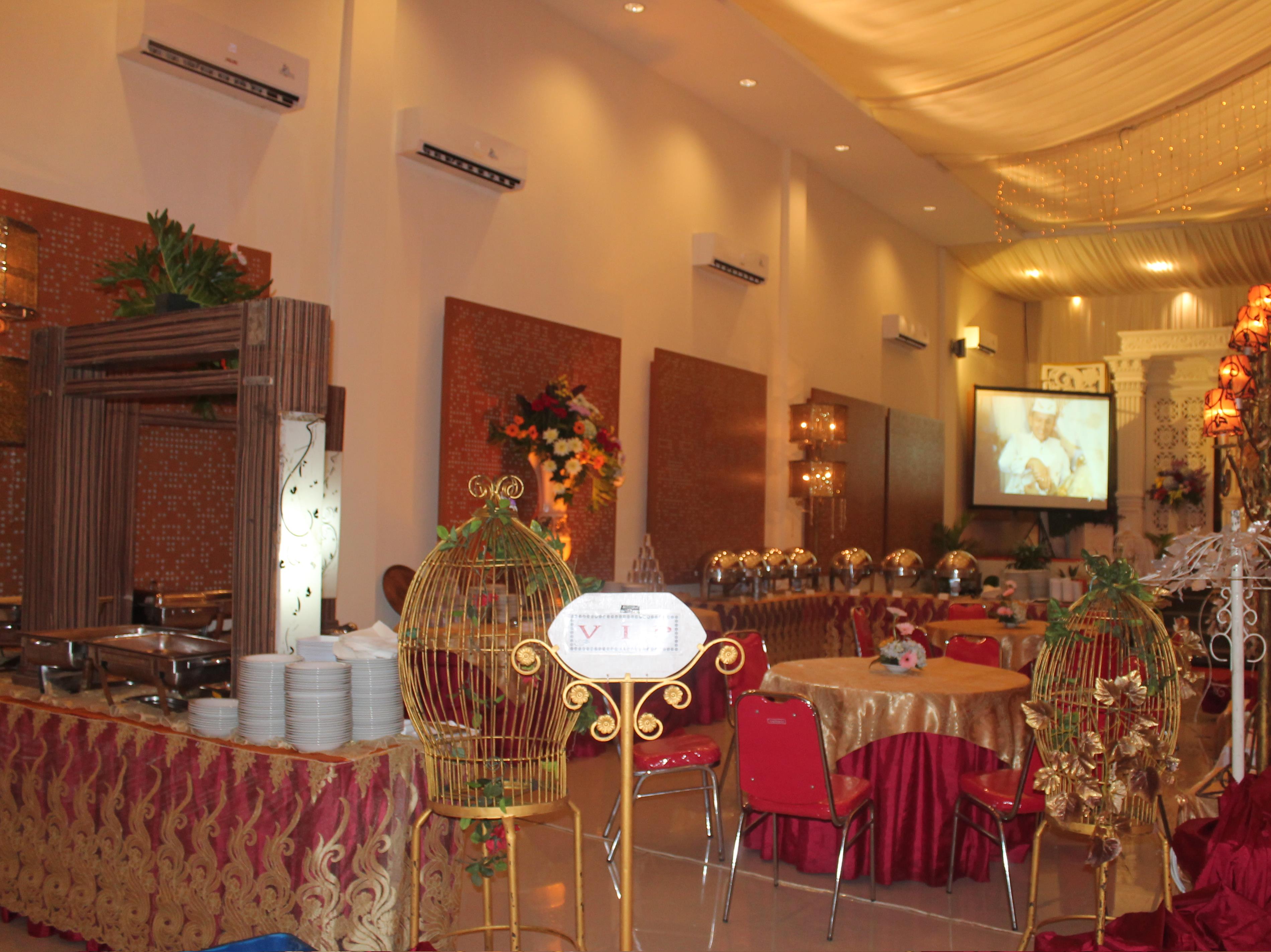 De Resort Hotel and Convention