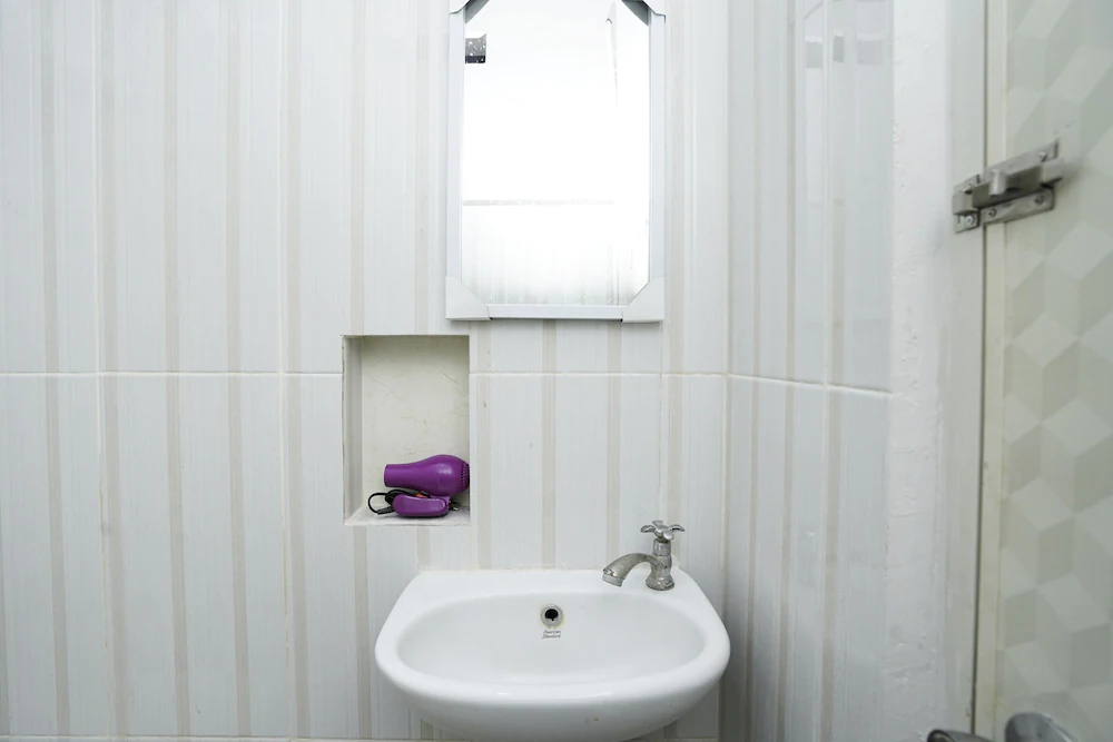 F7 Residence by OYO Rooms