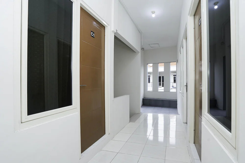 F7 Residence by OYO Rooms