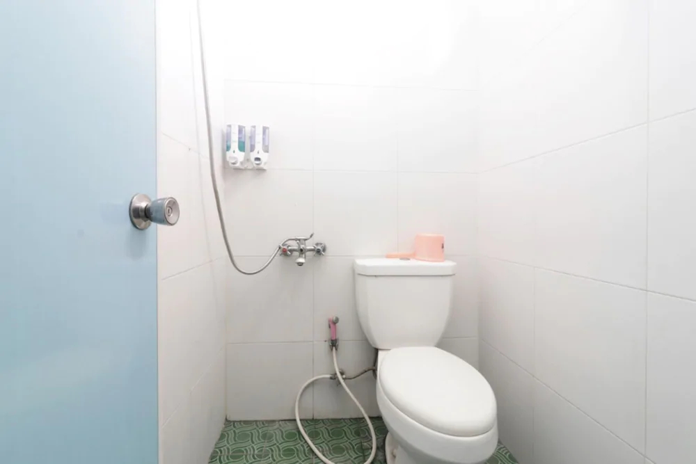 RedDoorz Plus near Cito Mall Surabaya