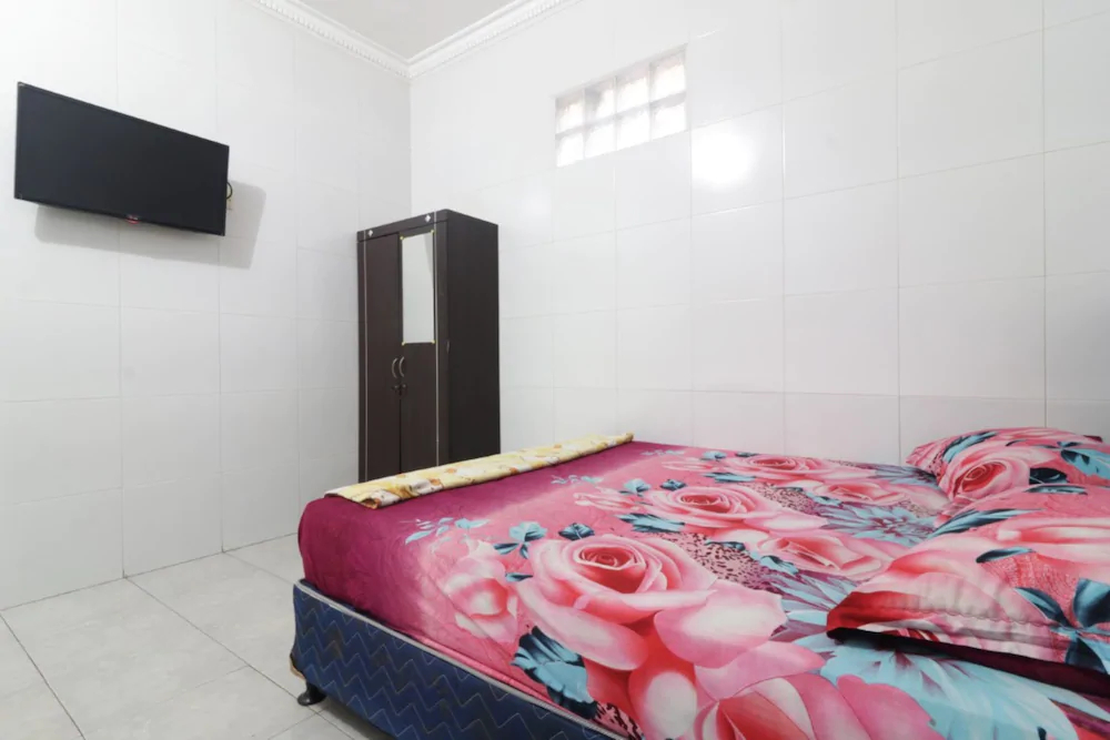 RedDoorz Plus near Cito Mall Surabaya