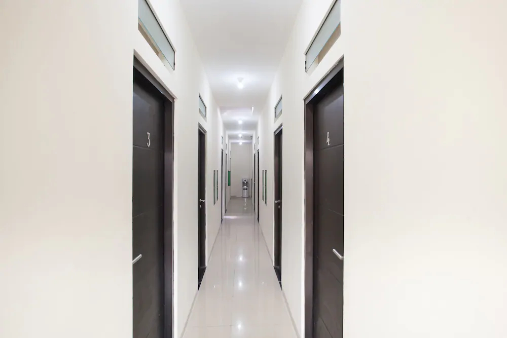 RedDoorz Plus @ K23 Rungkut Madya