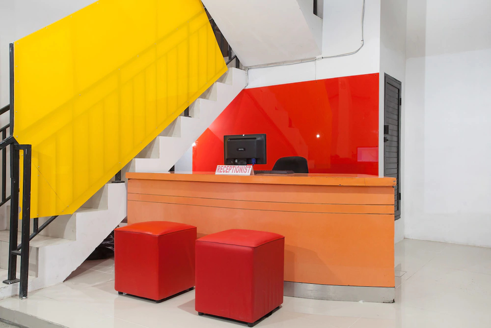 RedDoorz Plus @ K23 Rungkut Madya