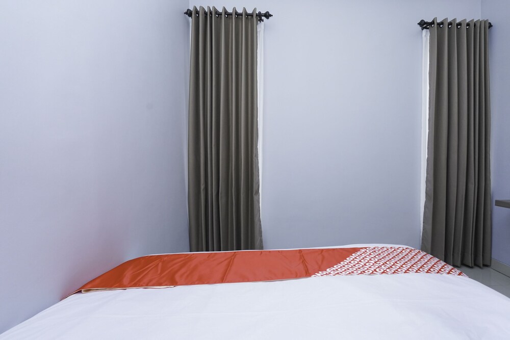 RedDoorz at Ngaggel Jaya Surabay