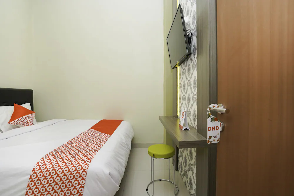 RedDoorz at Ngaggel Jaya Surabay