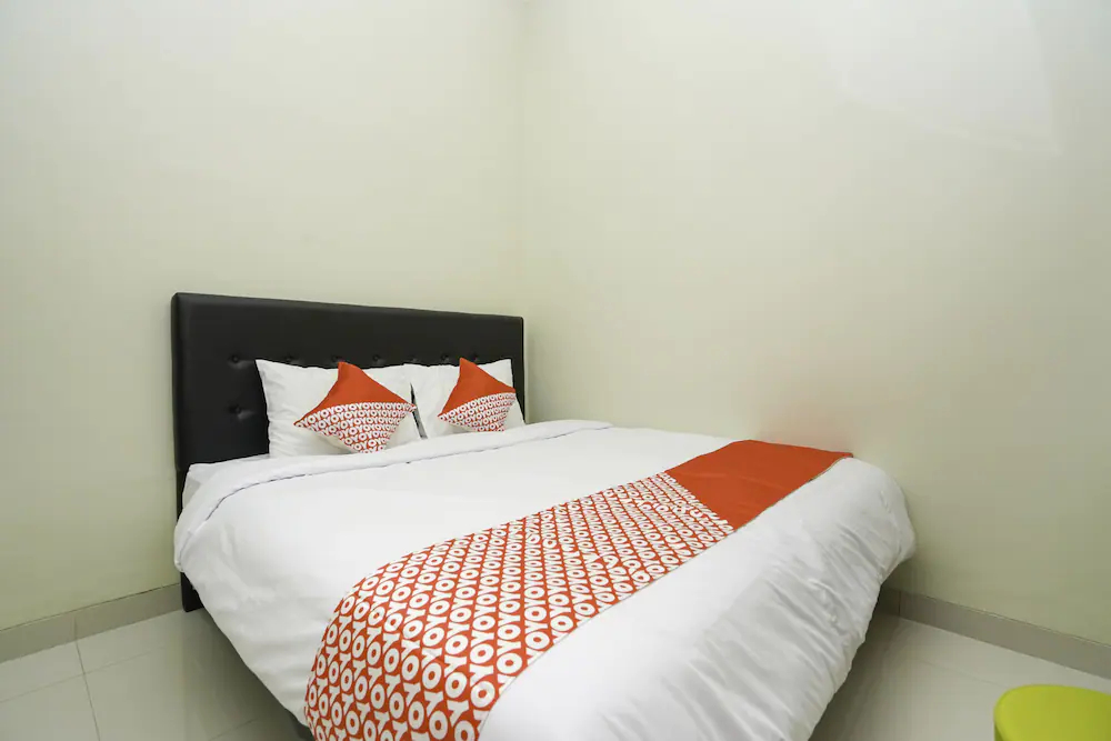 RedDoorz at Ngaggel Jaya Surabay