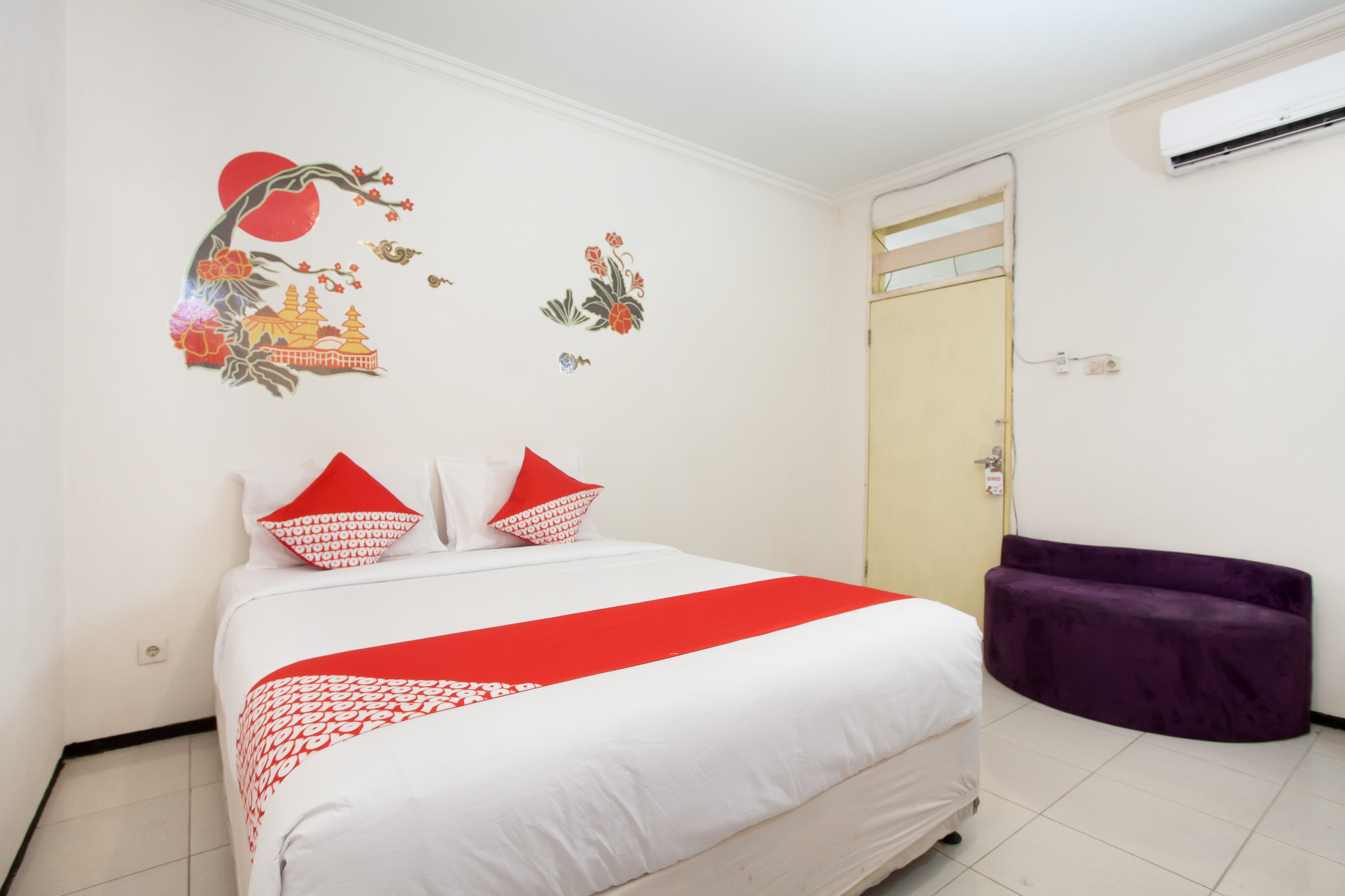 OYO 143 Dukuh Kupang Residence