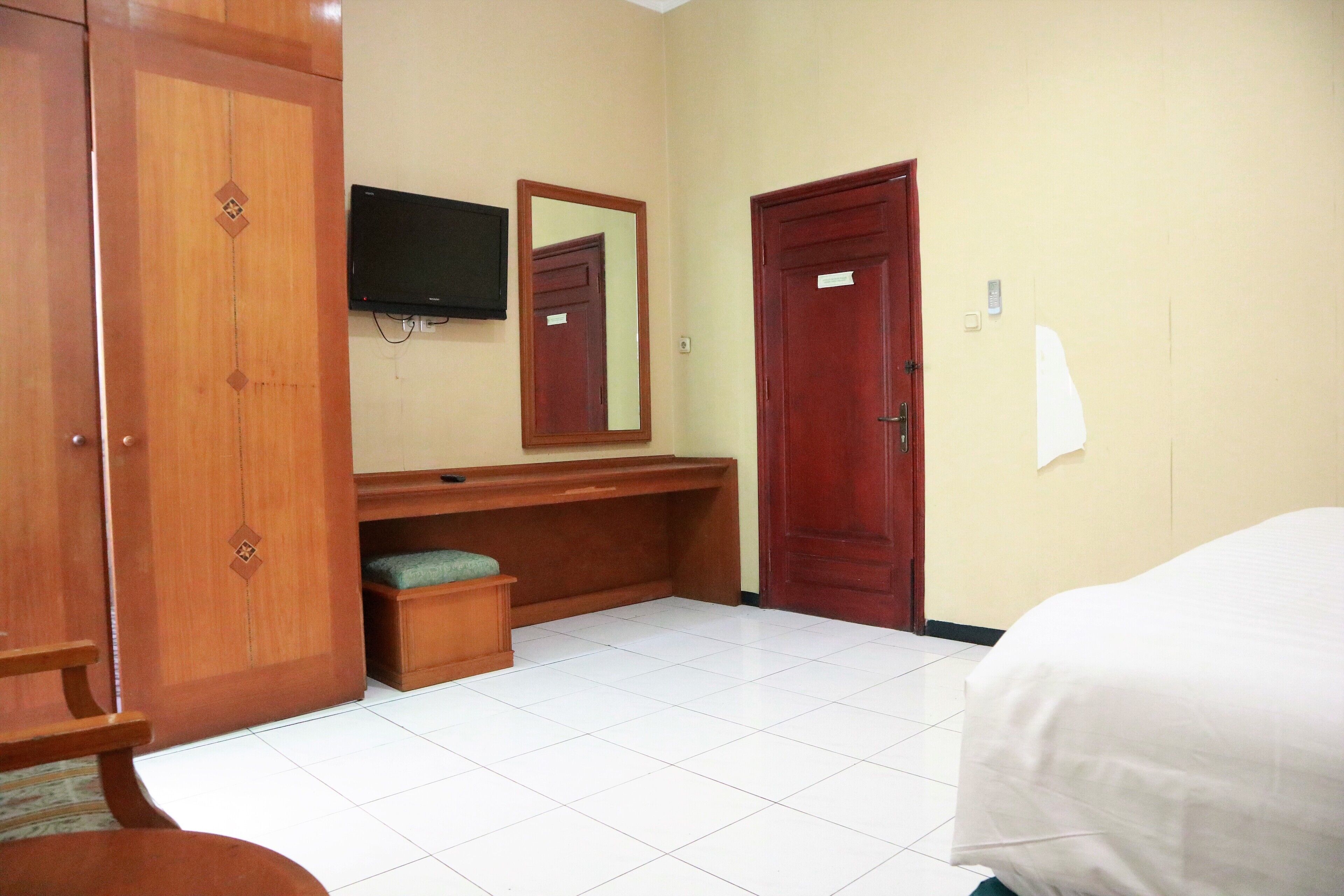 OYO 377 Istana Permata Juanda