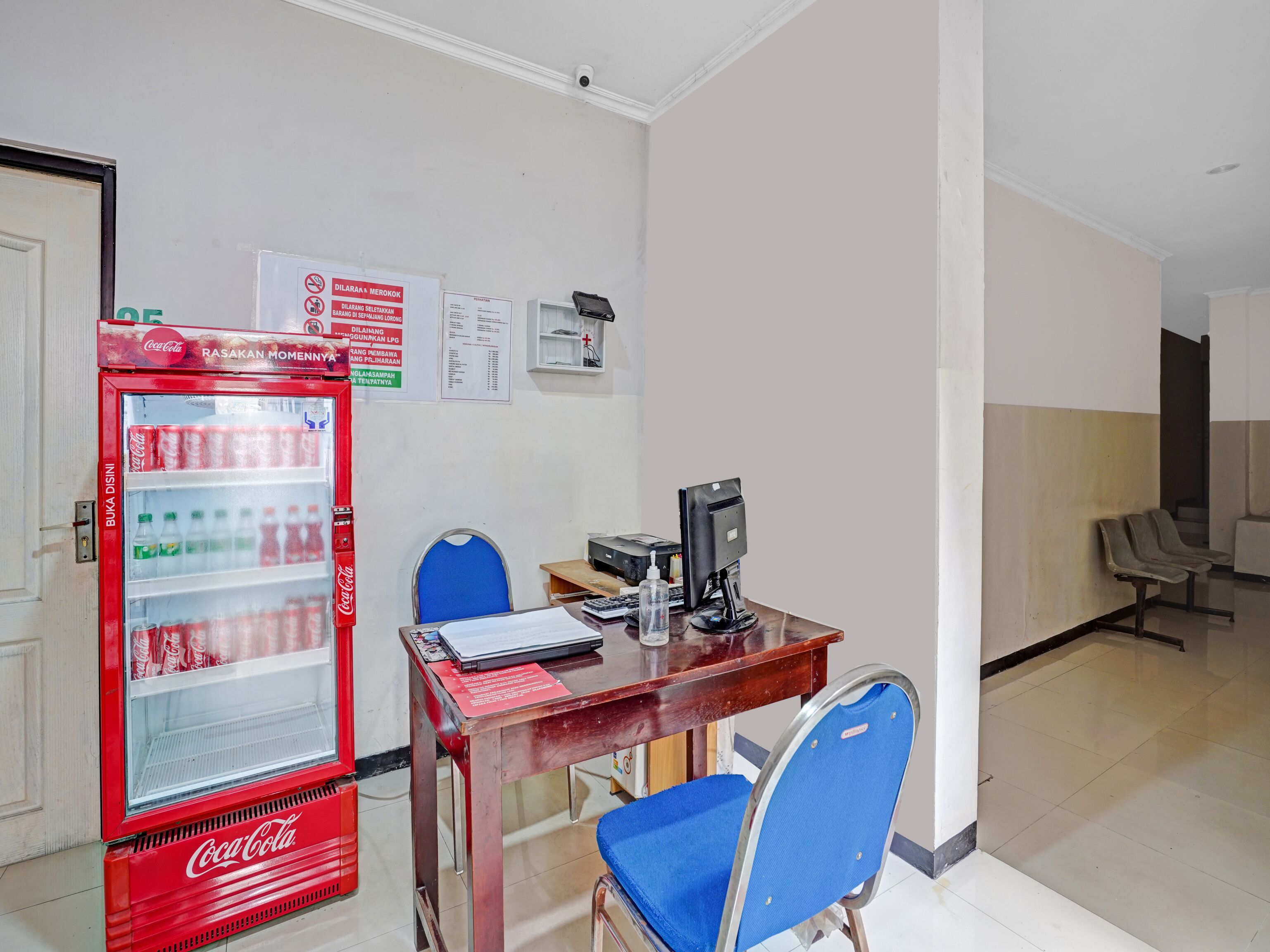 OYO Flagship 90789 Genteng Residence