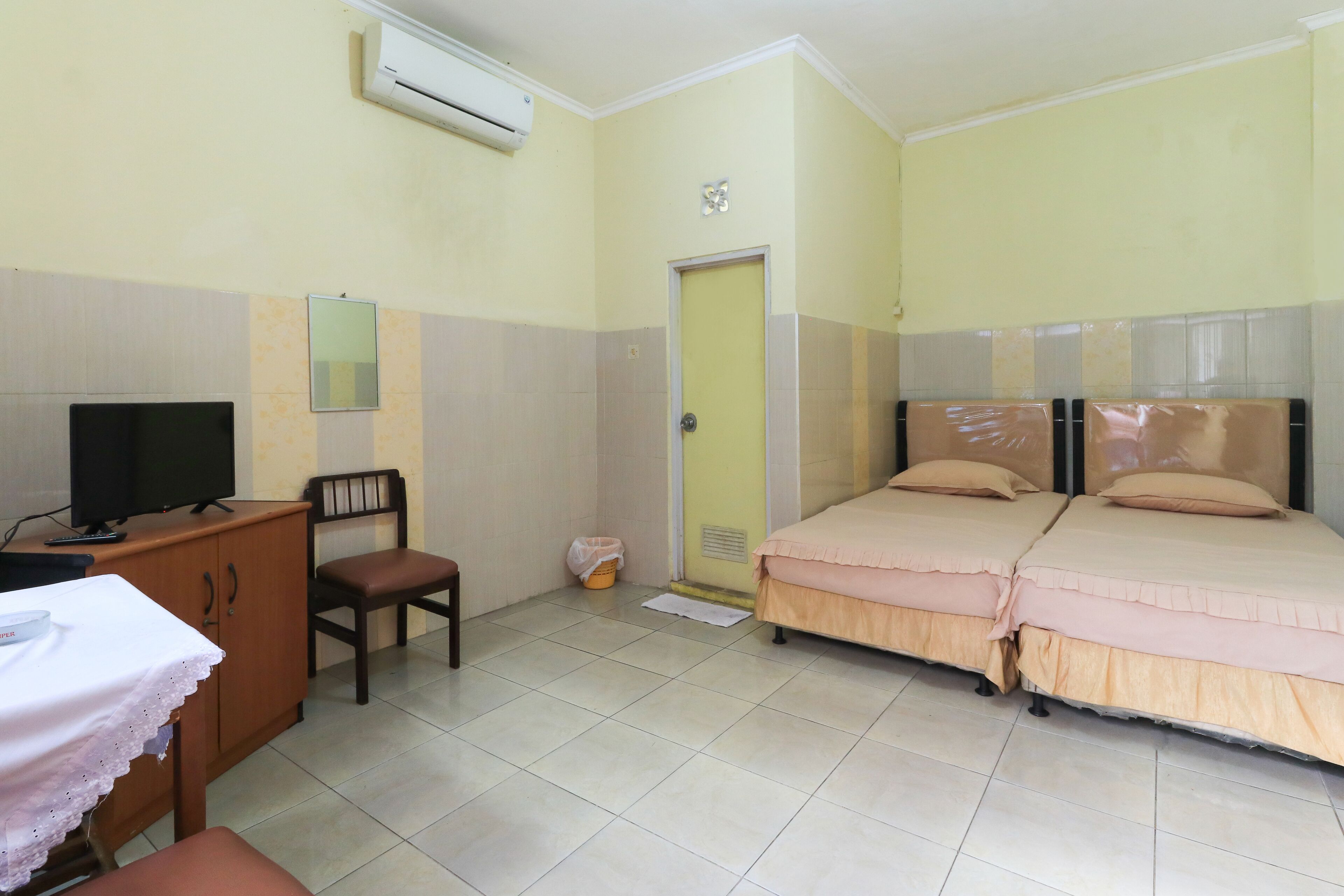 Prenjak Syariah by OYO Rooms