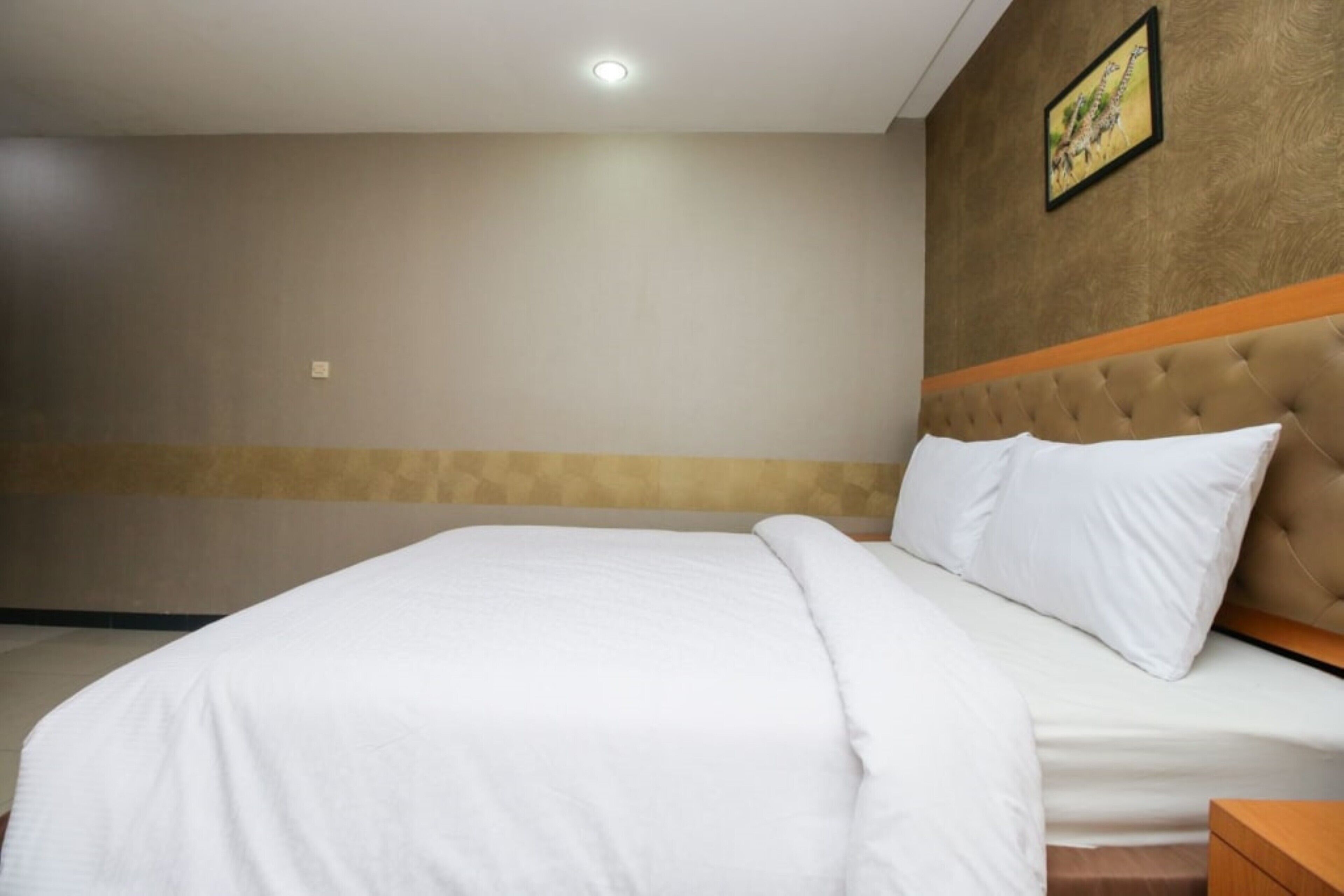 Sky Inn Ketintang 1