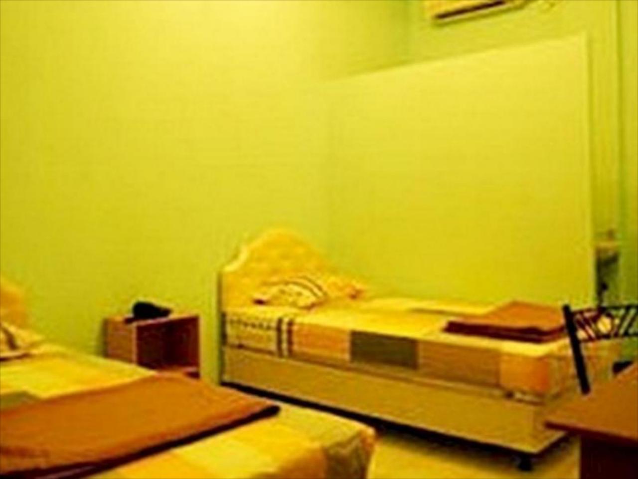 Sparkling Backpacker Hotel