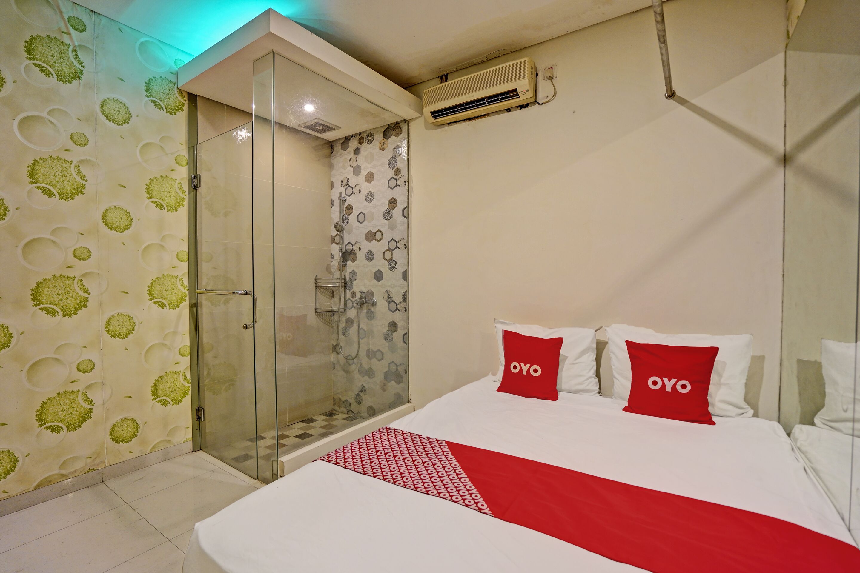 Super OYO Capital O 92633 Spring Hotel Gubeng