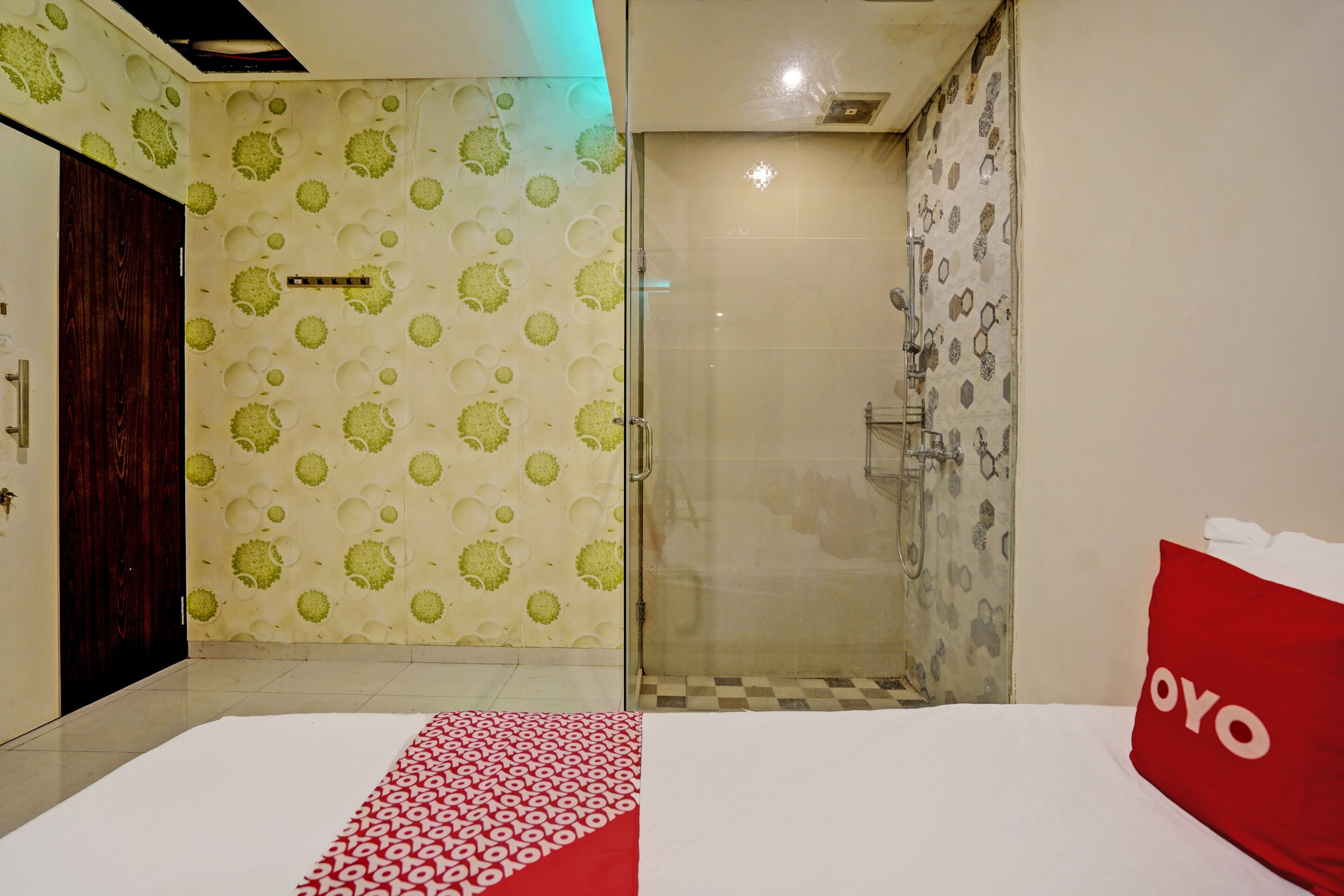 Super OYO Capital O 92633 Spring Hotel Gubeng