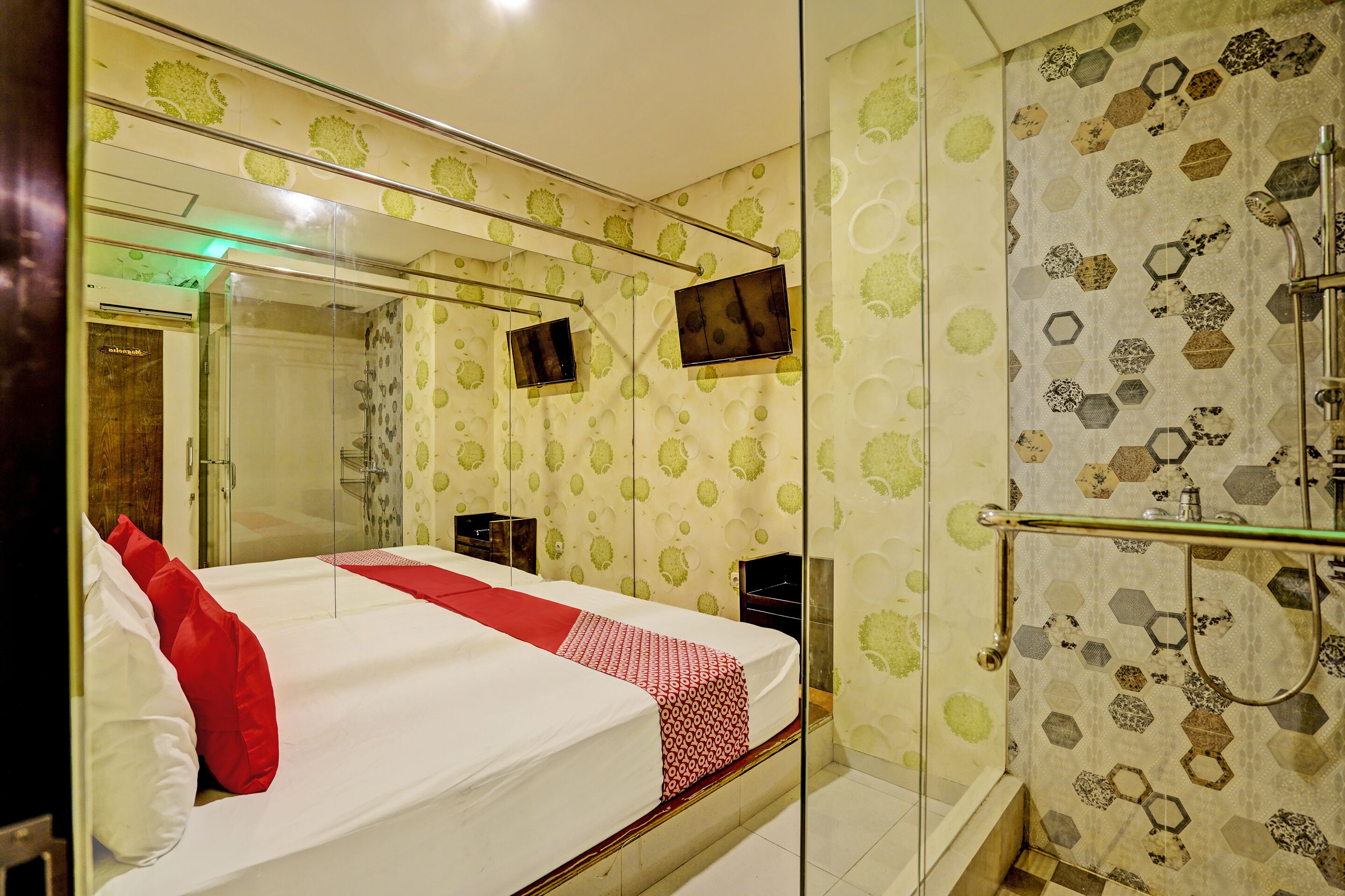 Super OYO Capital O 92633 Spring Hotel Gubeng