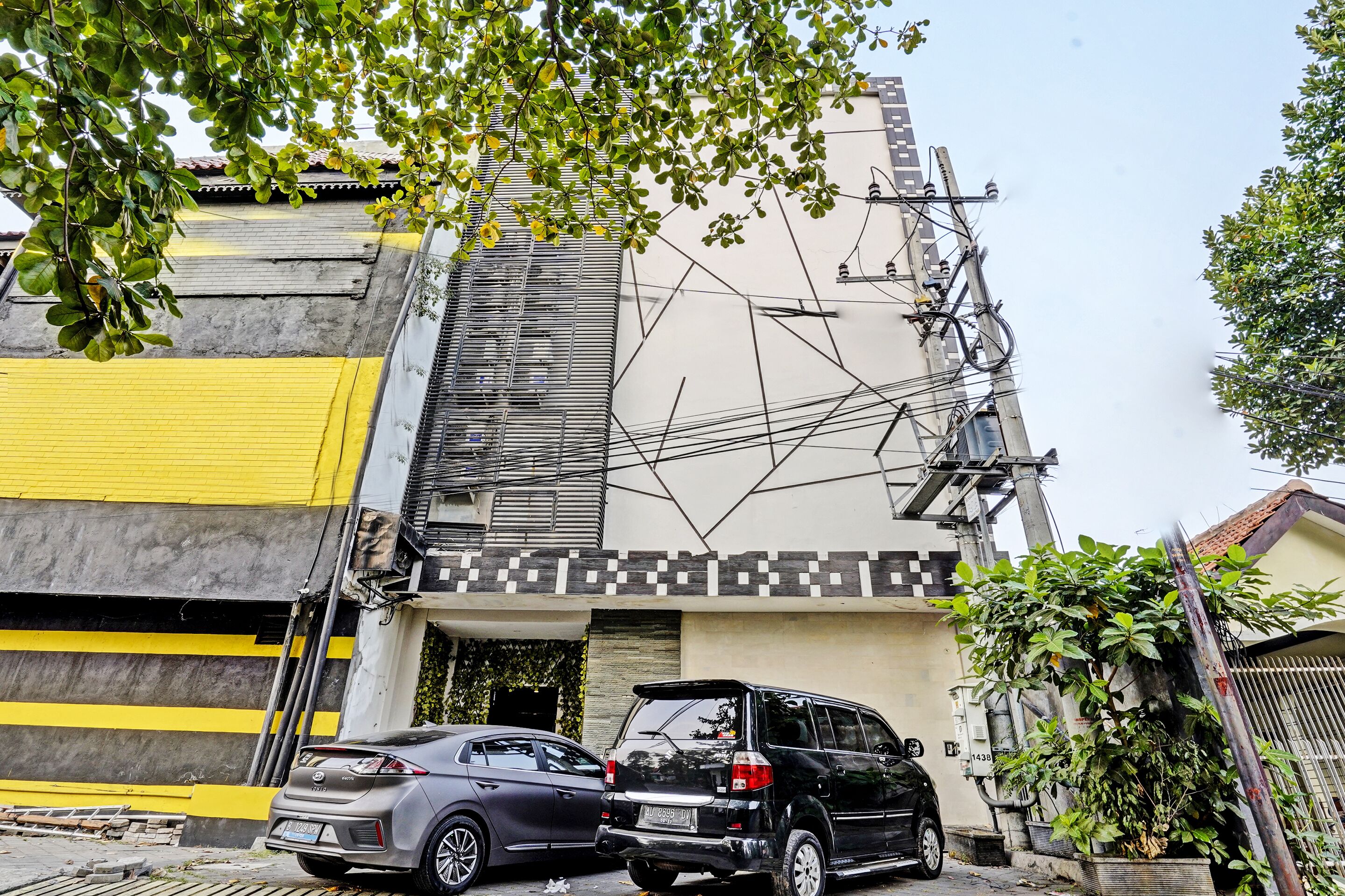 Super OYO Capital O 92633 Spring Hotel Gubeng