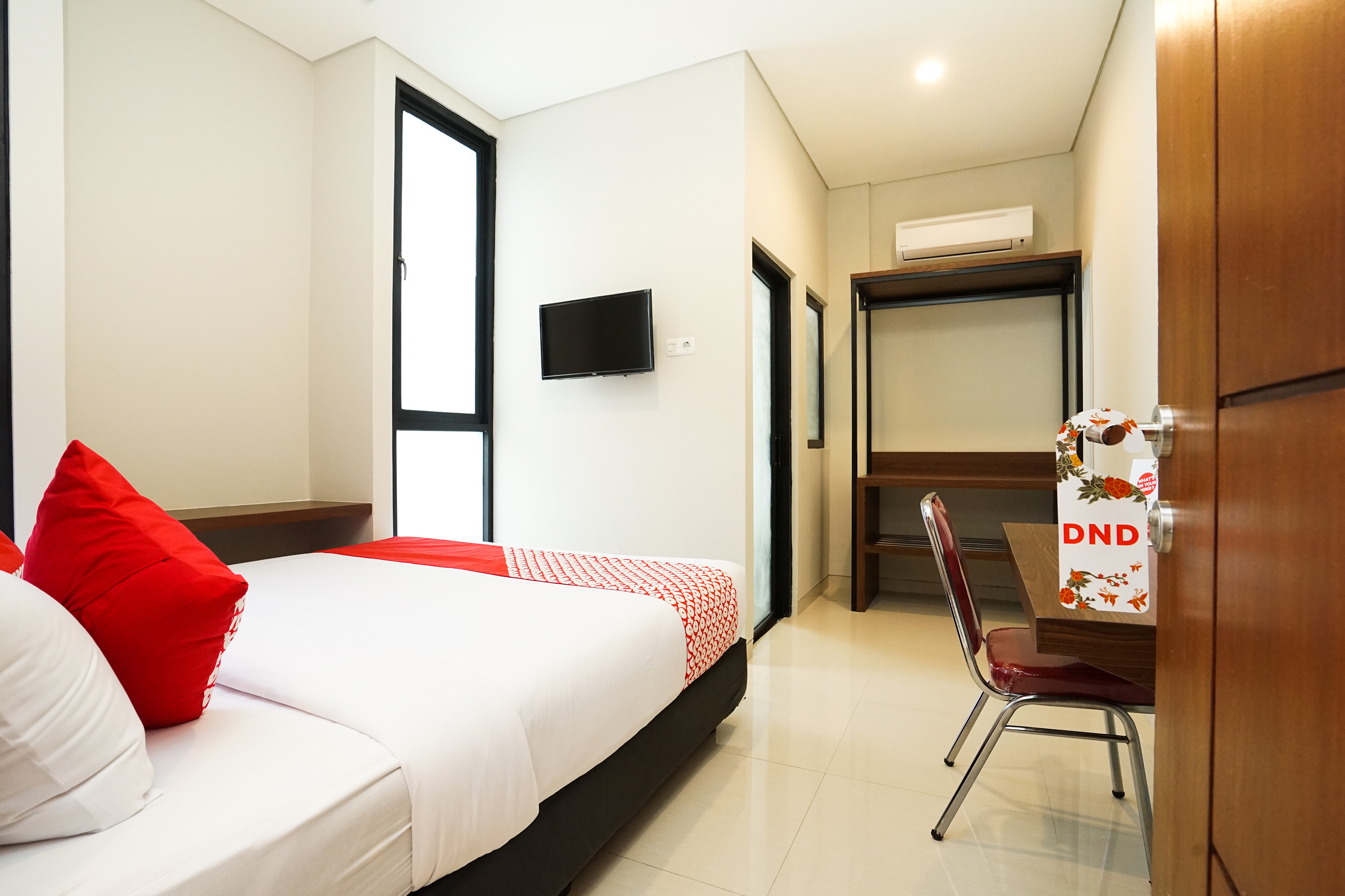 The Colins by OYO Rooms