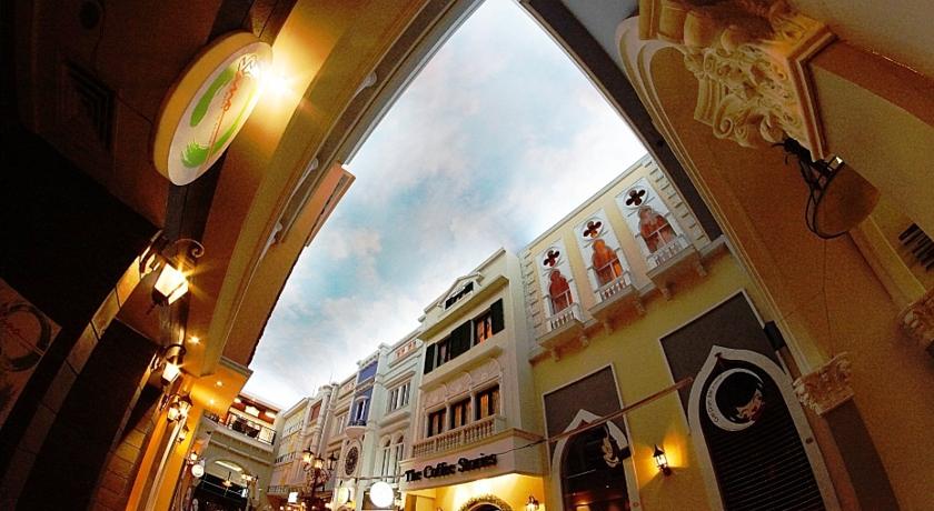 The Square Hotel Surabaya