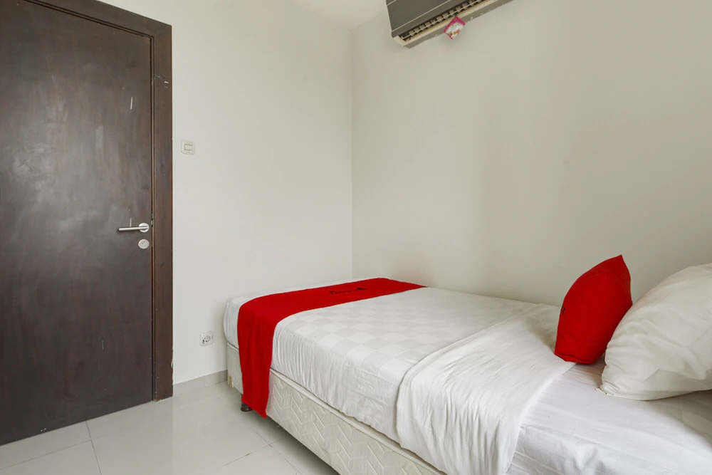 Twin Hotel by RedDoorz
