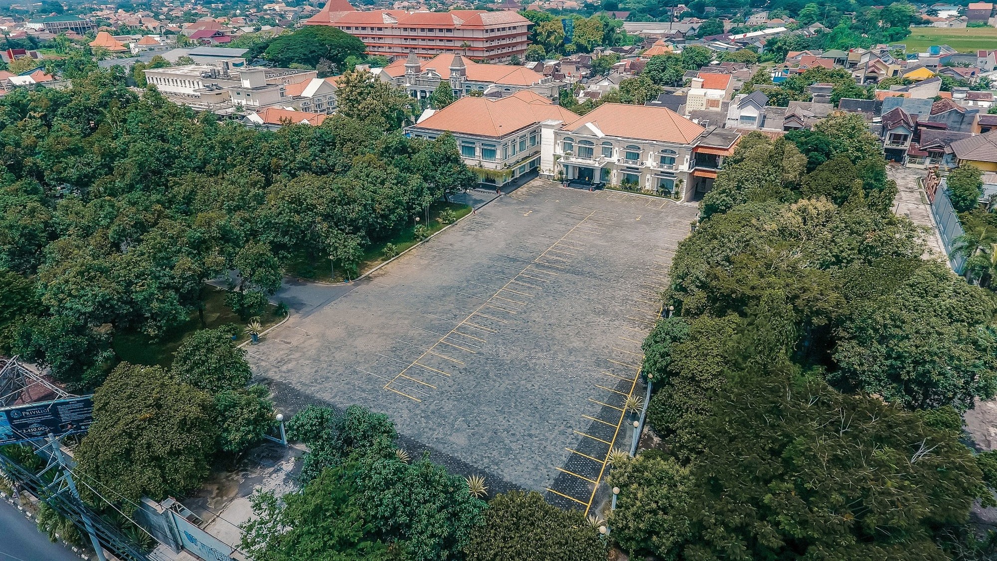 Adhiwangsa Hotel And Convention Hall