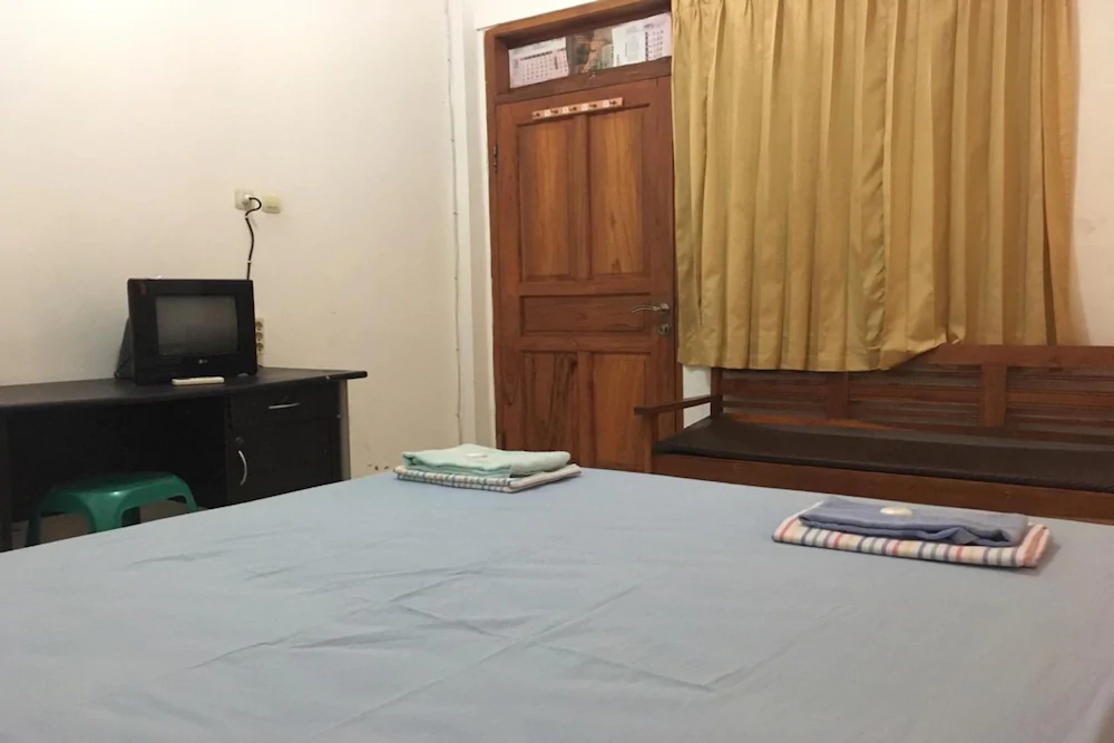 Anugrah Hotel by OYO Rooms