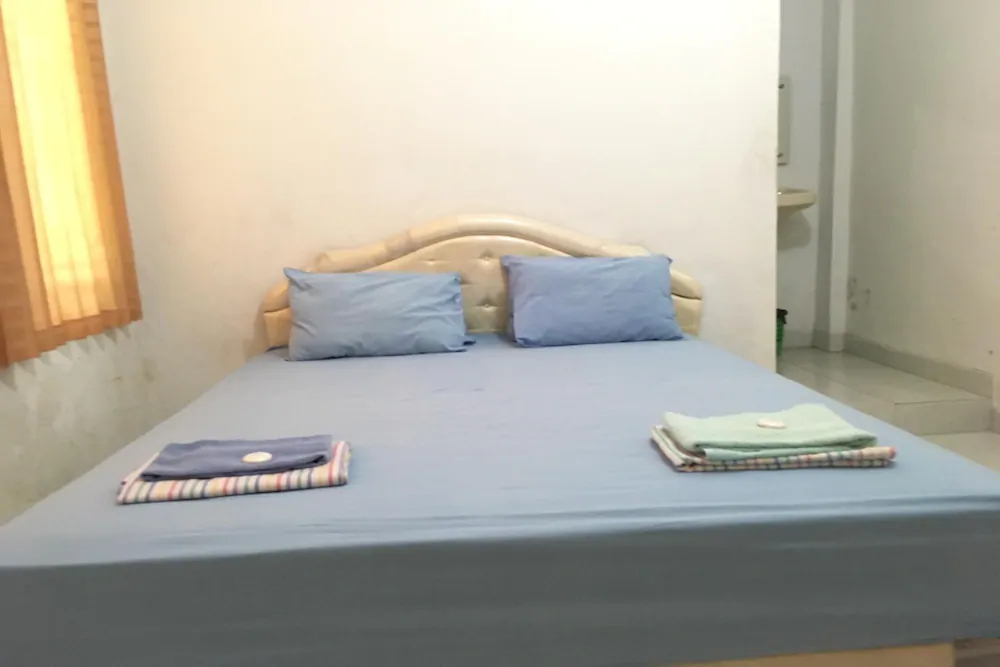 Anugrah Hotel by OYO Rooms