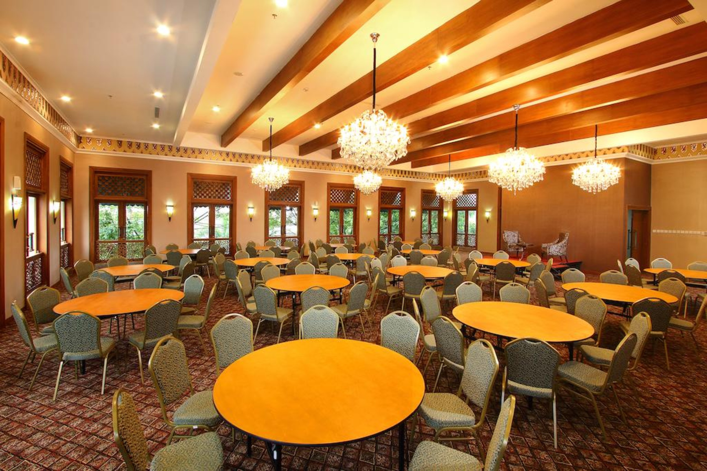 Aziza Syariah Hotel Solo by Horison