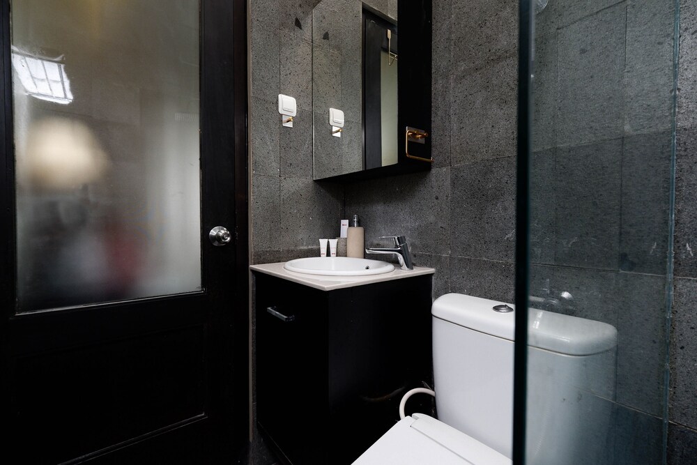 Erna's House Solo by OYO Rooms