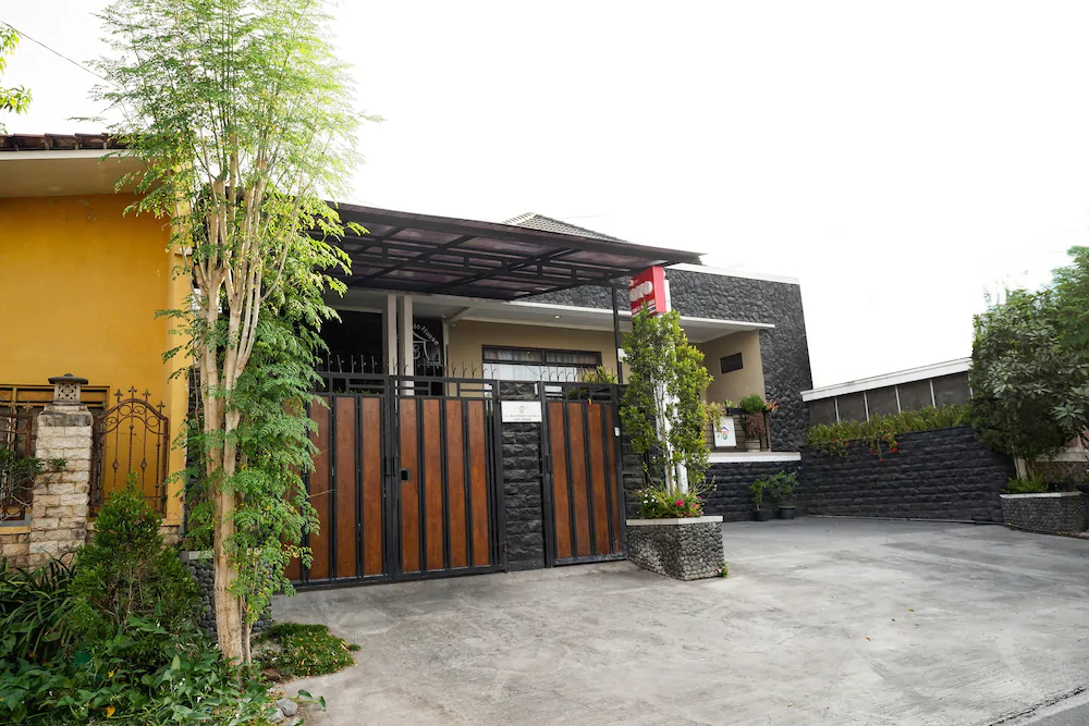 Erna's House Solo by OYO Rooms