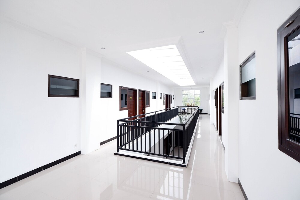 Four D'home by OYO Rooms